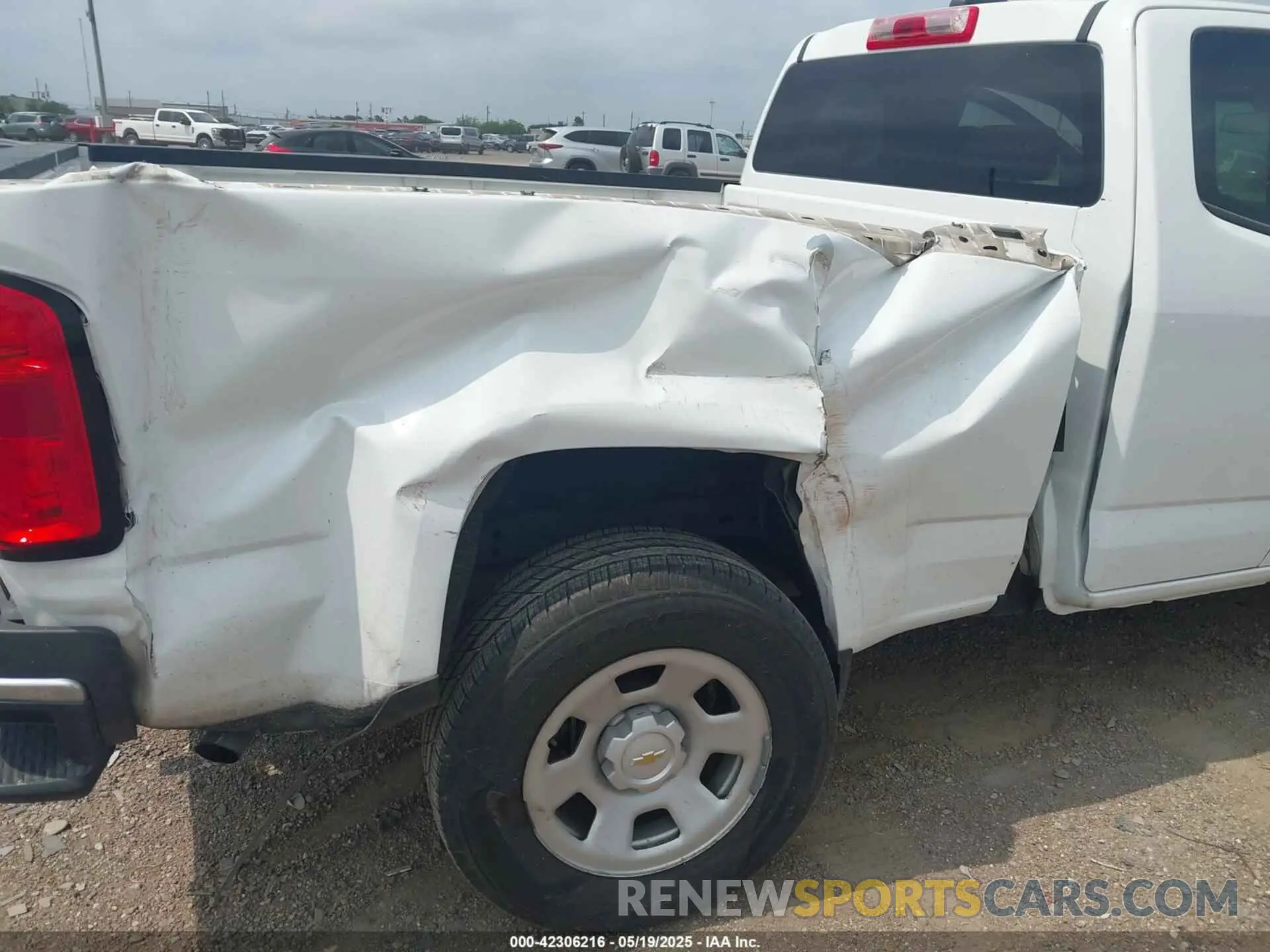 6 Photograph of a damaged car 1GCHSBENXM1139792 CHEVROLET COLORADO 2021