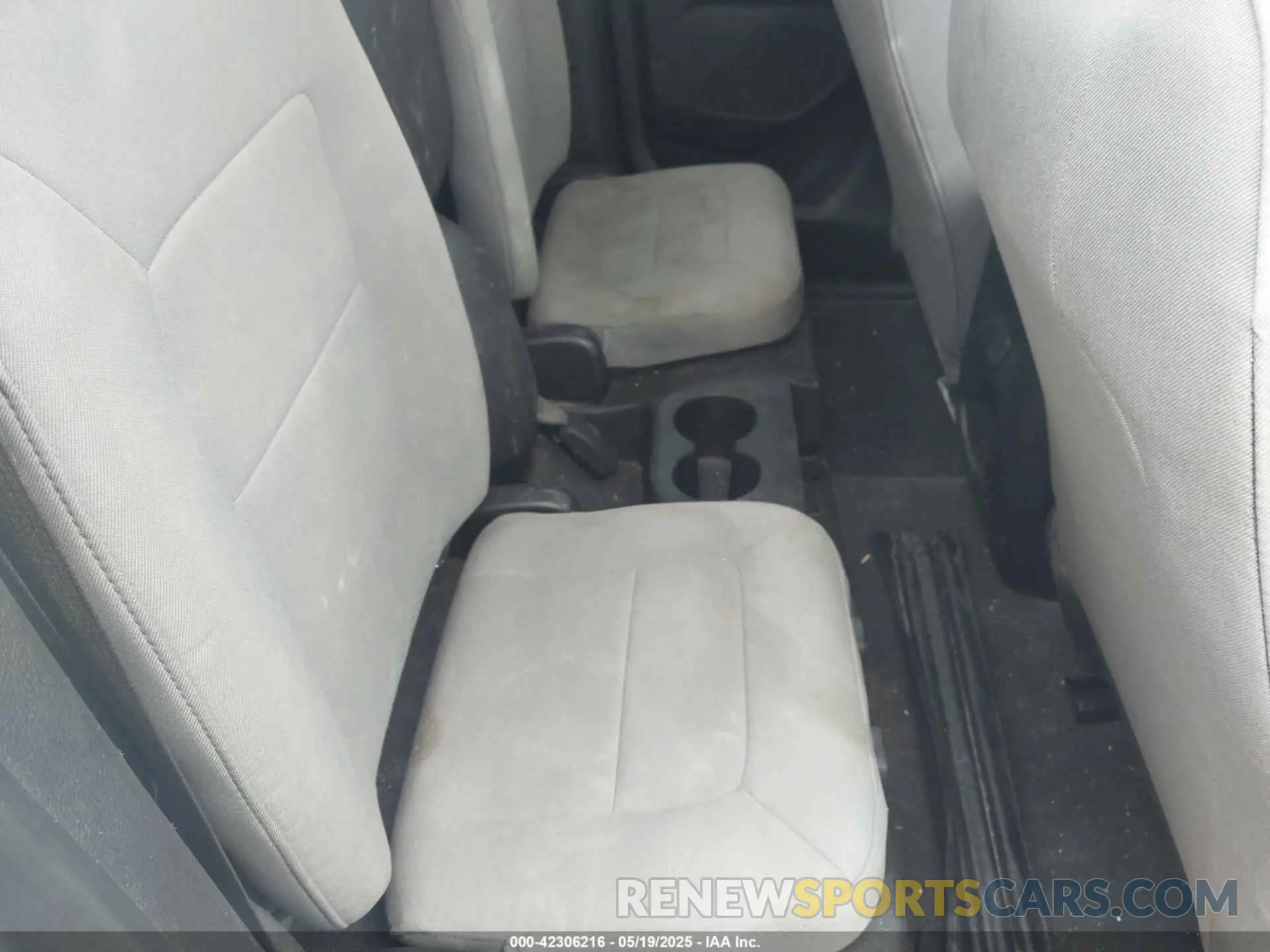 8 Photograph of a damaged car 1GCHSBENXM1139792 CHEVROLET COLORADO 2021