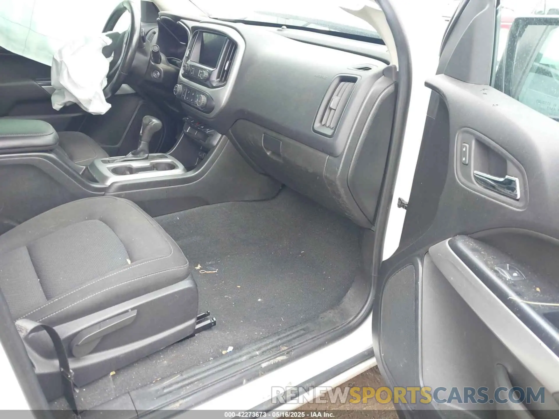 5 Photograph of a damaged car 1GCHSCEA0M1203146 CHEVROLET COLORADO 2021