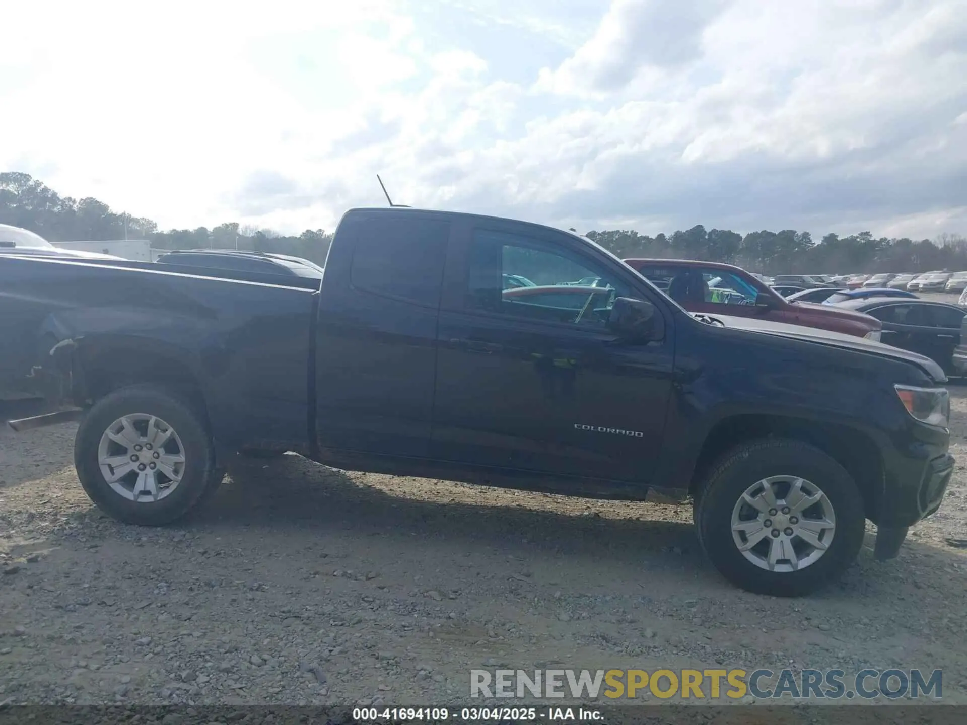 13 Photograph of a damaged car 1GCHSCEA1M1233689 CHEVROLET COLORADO 2021