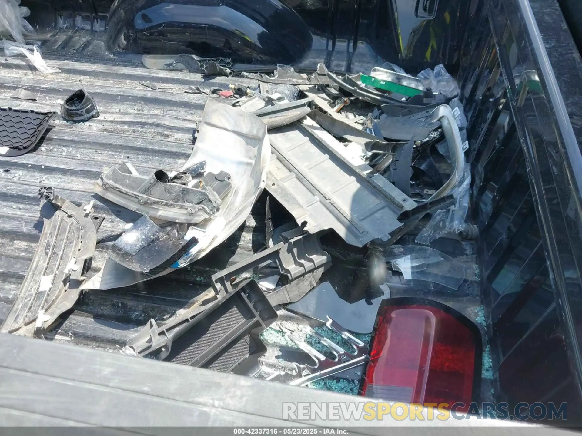 12 Photograph of a damaged car 1GCHSCEA2M1269505 CHEVROLET COLORADO 2021