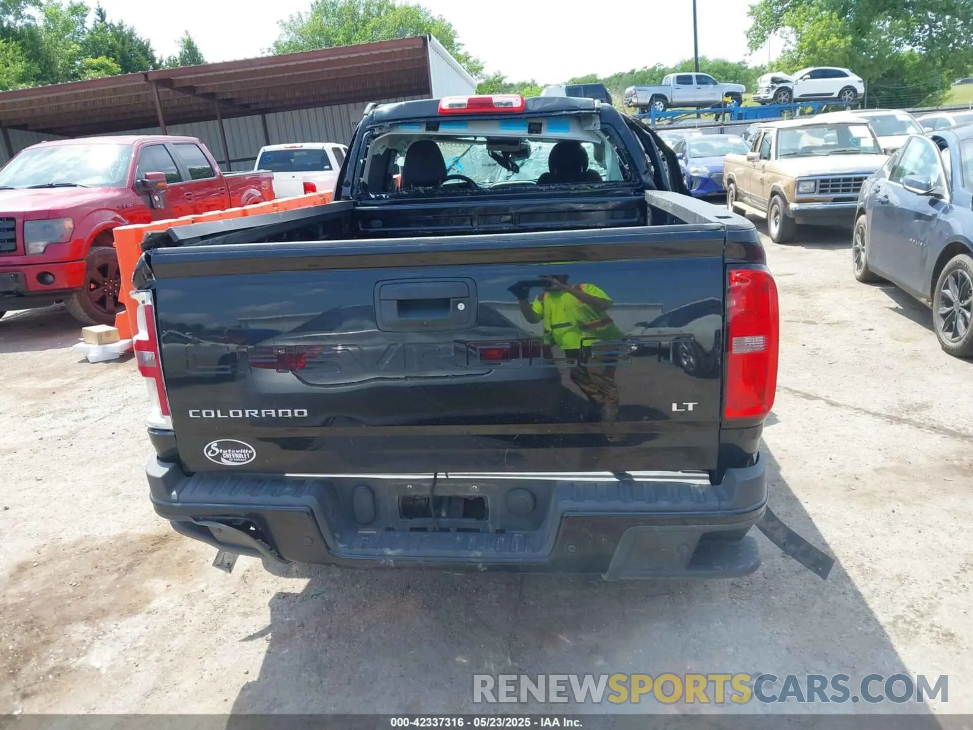 17 Photograph of a damaged car 1GCHSCEA2M1269505 CHEVROLET COLORADO 2021