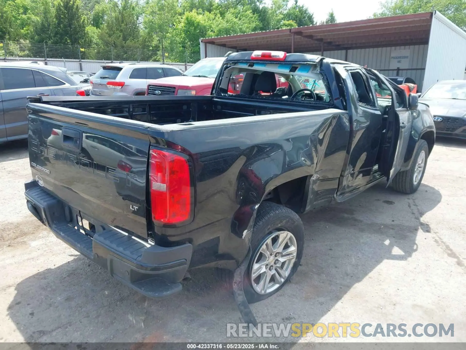 4 Photograph of a damaged car 1GCHSCEA2M1269505 CHEVROLET COLORADO 2021