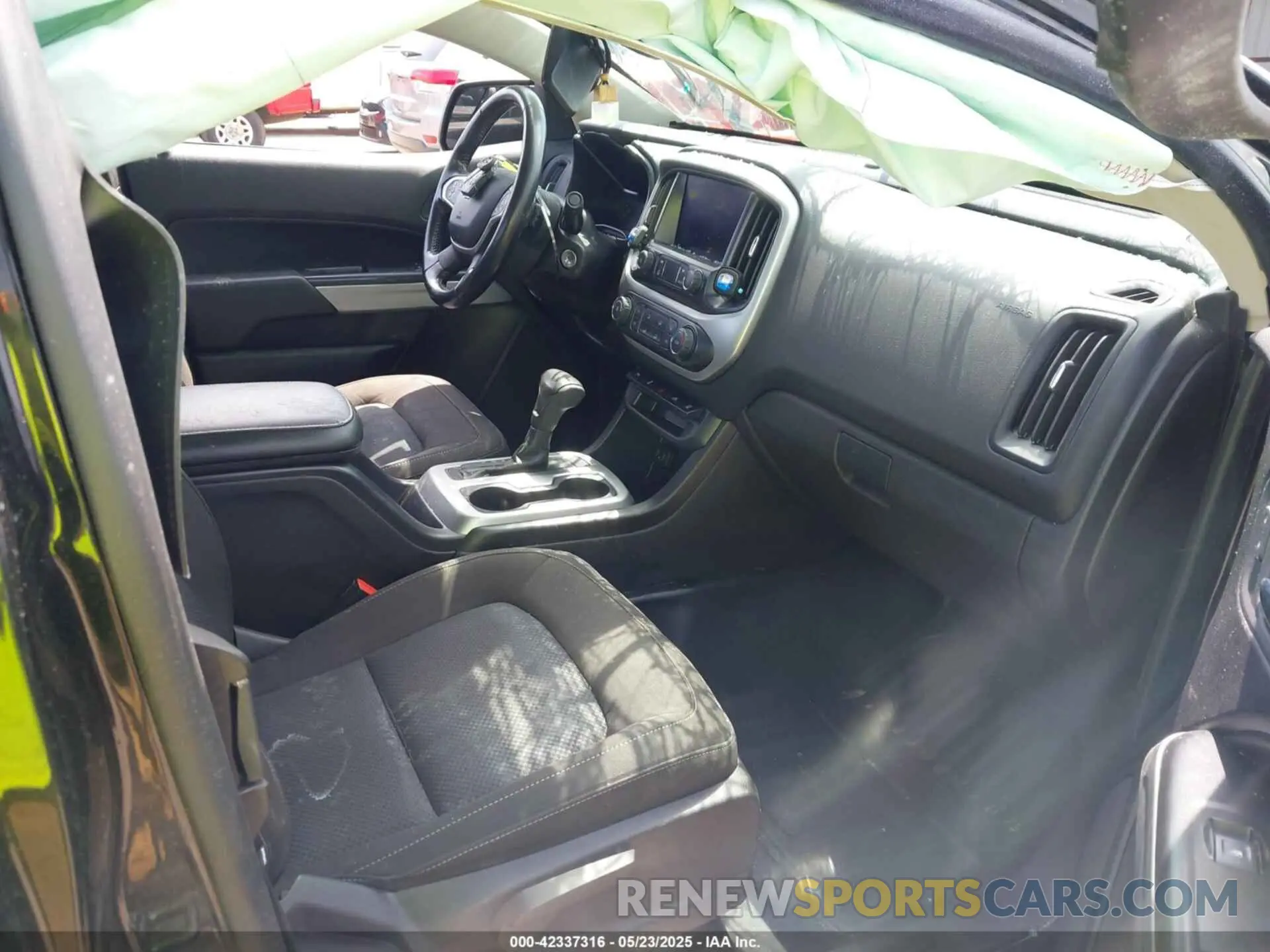 5 Photograph of a damaged car 1GCHSCEA2M1269505 CHEVROLET COLORADO 2021
