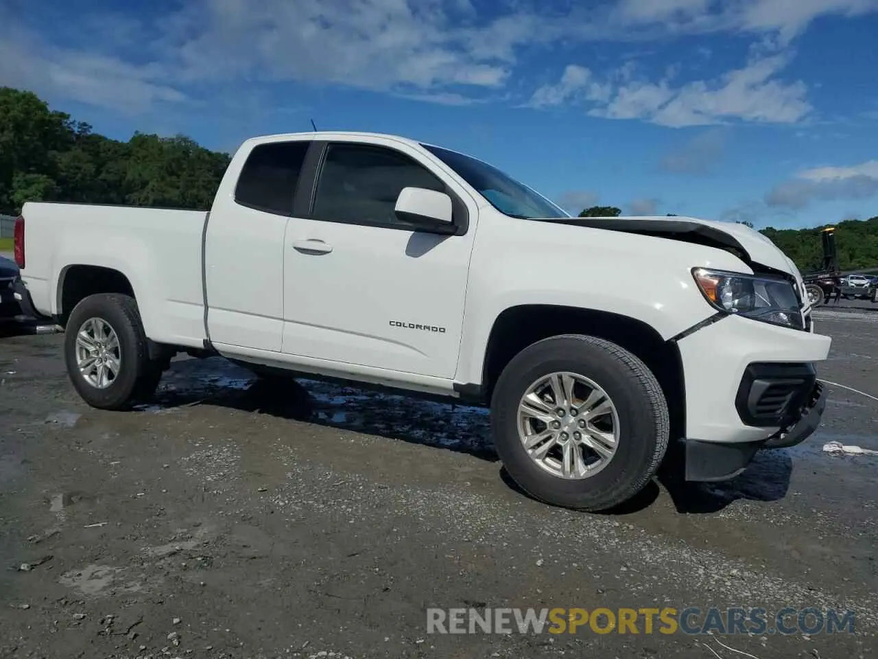 4 Photograph of a damaged car 1GCHSCEA2M1274381 CHEVROLET COLORADO 2021