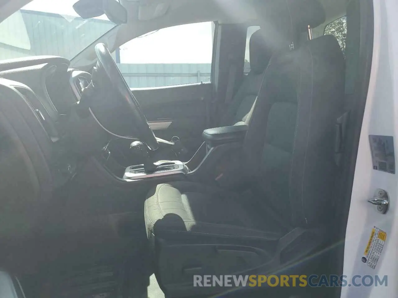 7 Photograph of a damaged car 1GCHSCEA2M1274381 CHEVROLET COLORADO 2021