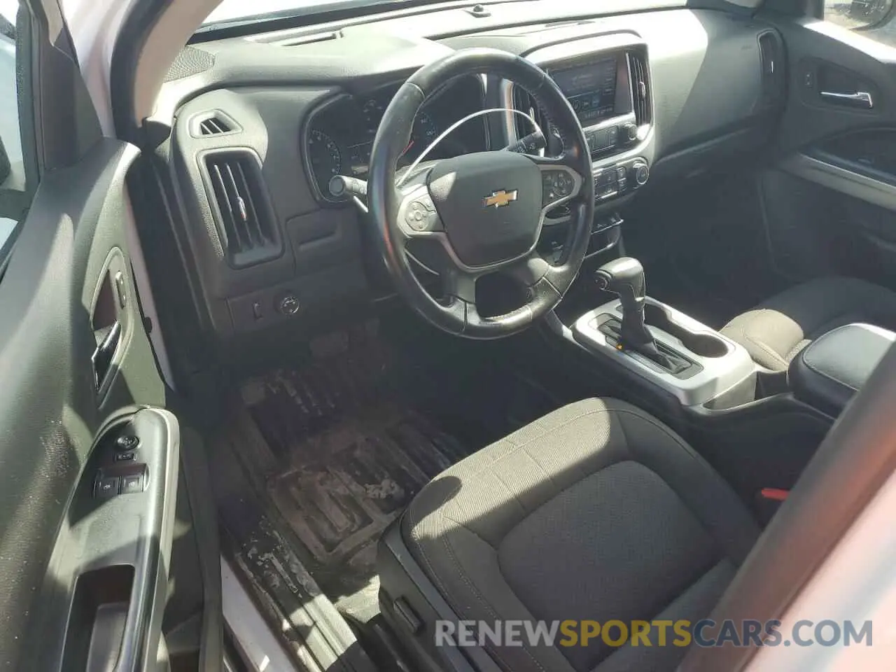 8 Photograph of a damaged car 1GCHSCEA2M1274381 CHEVROLET COLORADO 2021
