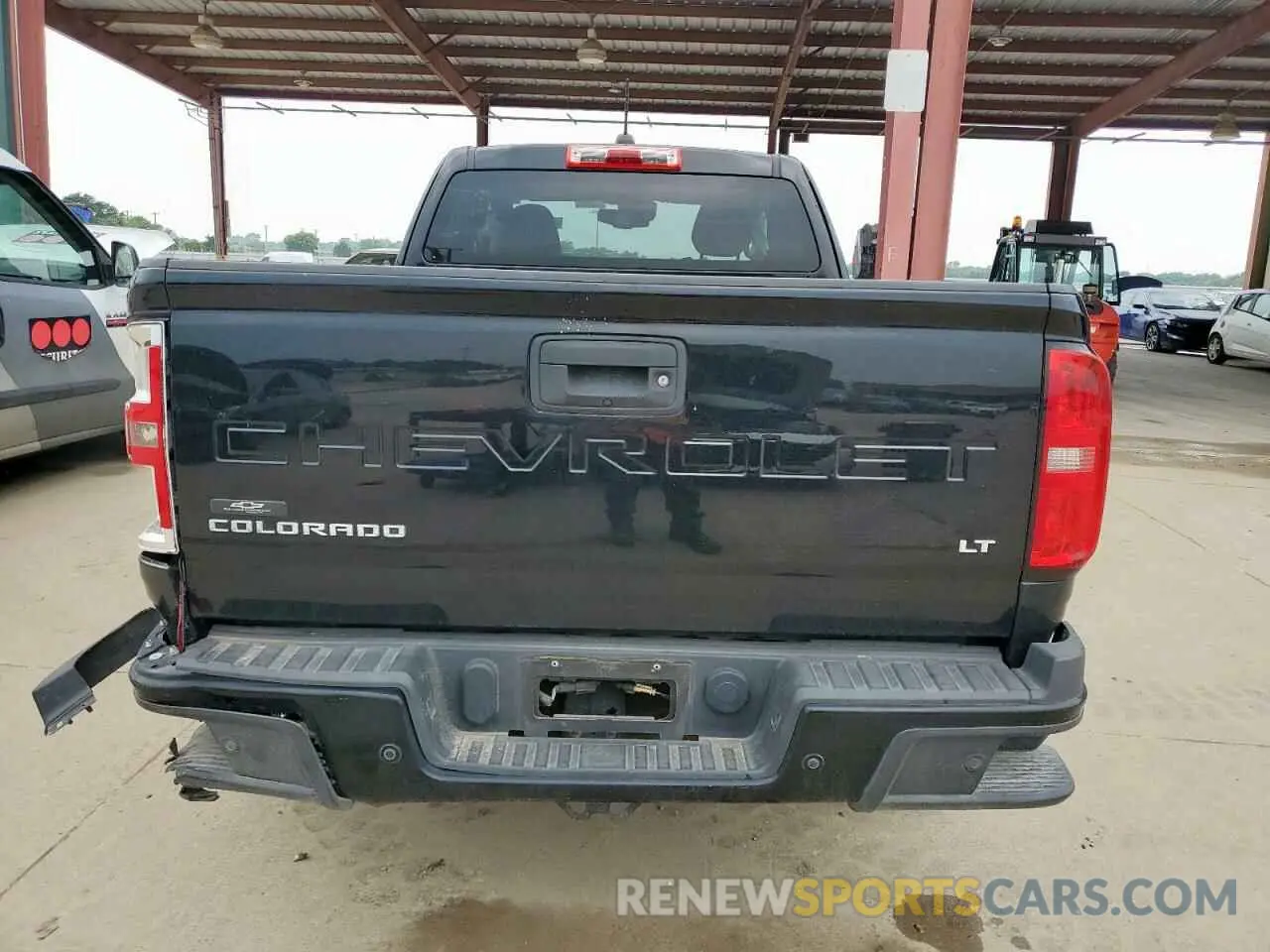 6 Photograph of a damaged car 1GCHSCEA2M1277989 CHEVROLET COLORADO 2021
