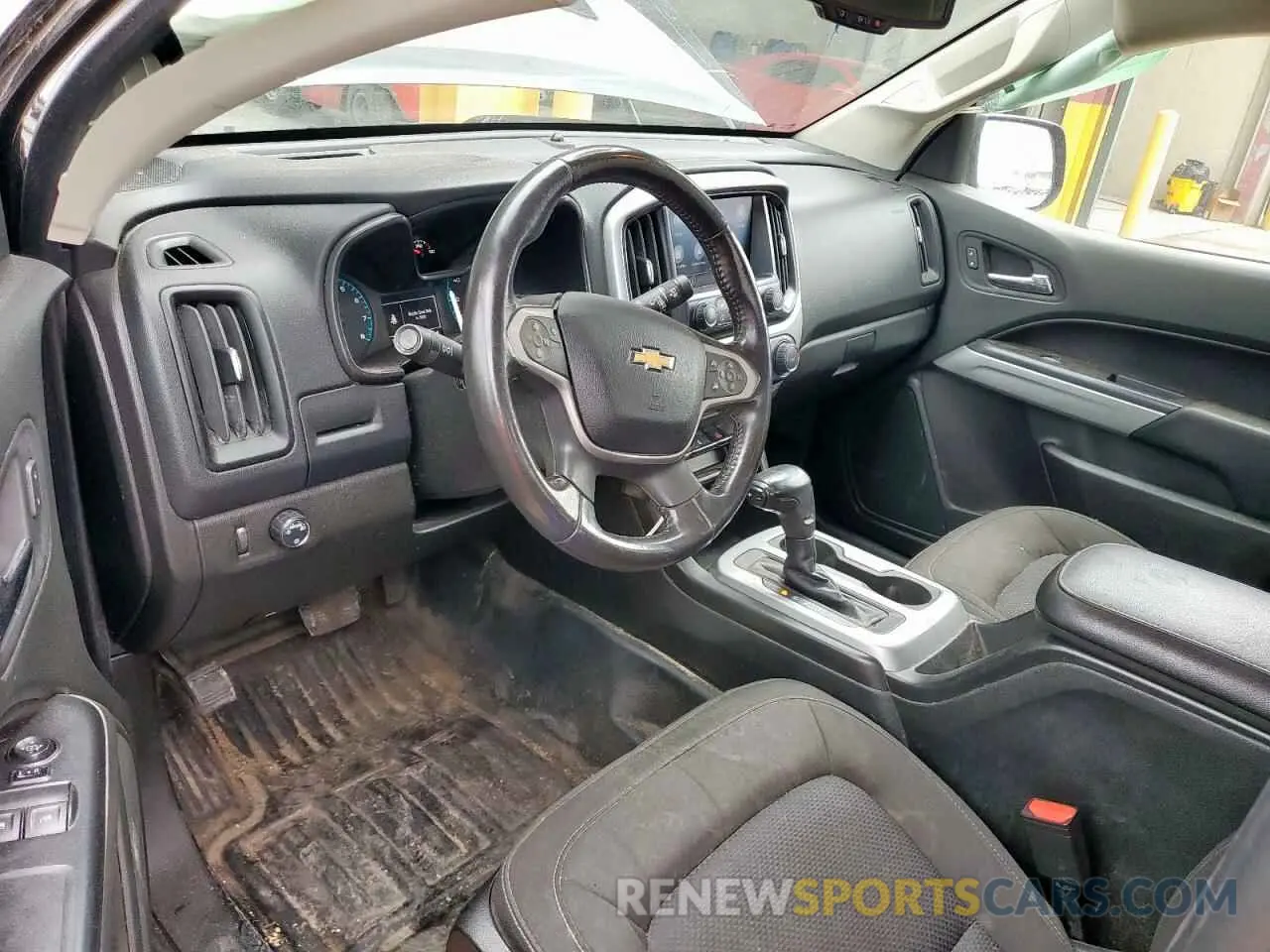 8 Photograph of a damaged car 1GCHSCEA2M1277989 CHEVROLET COLORADO 2021