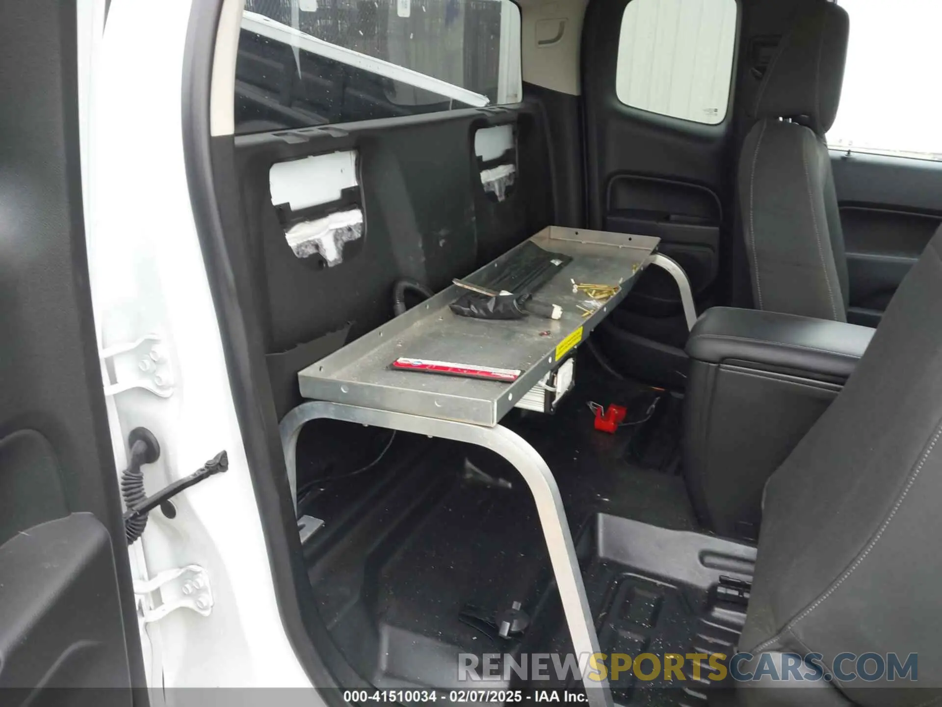8 Photograph of a damaged car 1GCHSCEA4M1251331 CHEVROLET COLORADO 2021