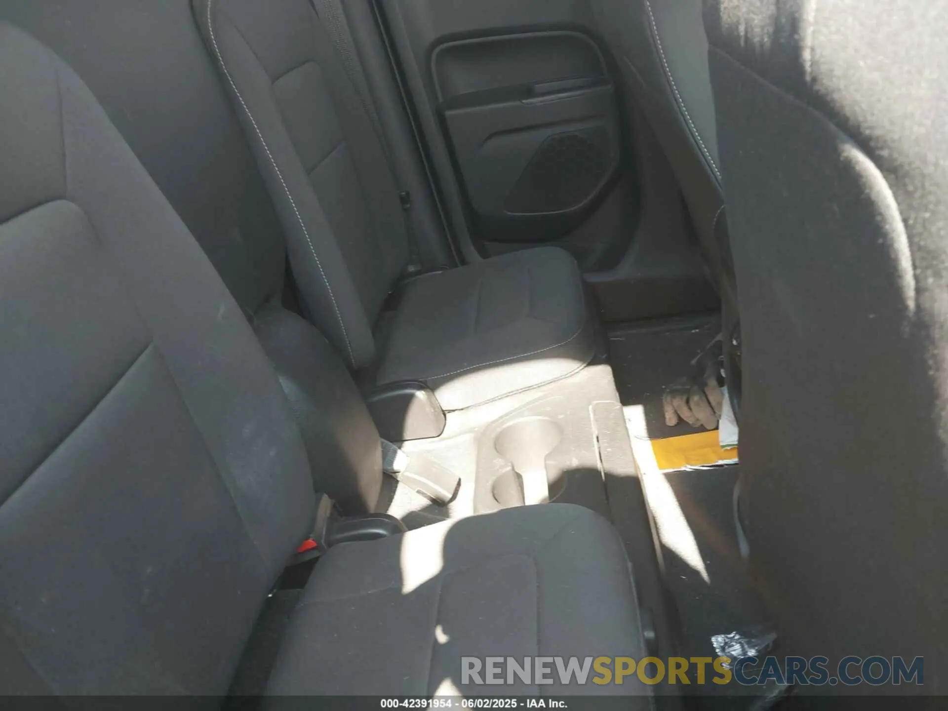 8 Photograph of a damaged car 1GCHSCEA5M1195030 CHEVROLET COLORADO 2021
