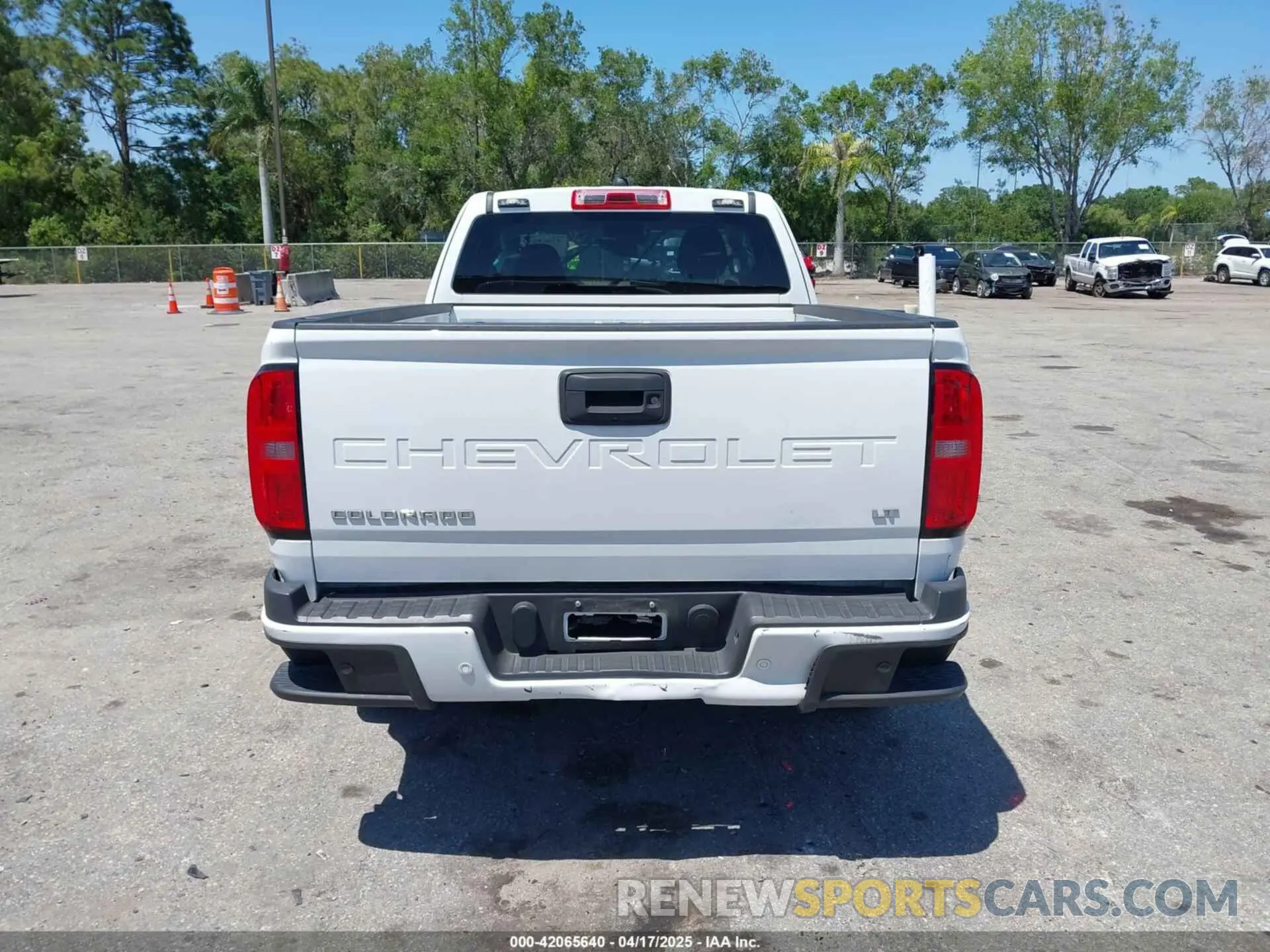 15 Photograph of a damaged car 1GCHSCEA5M1247241 CHEVROLET COLORADO 2021
