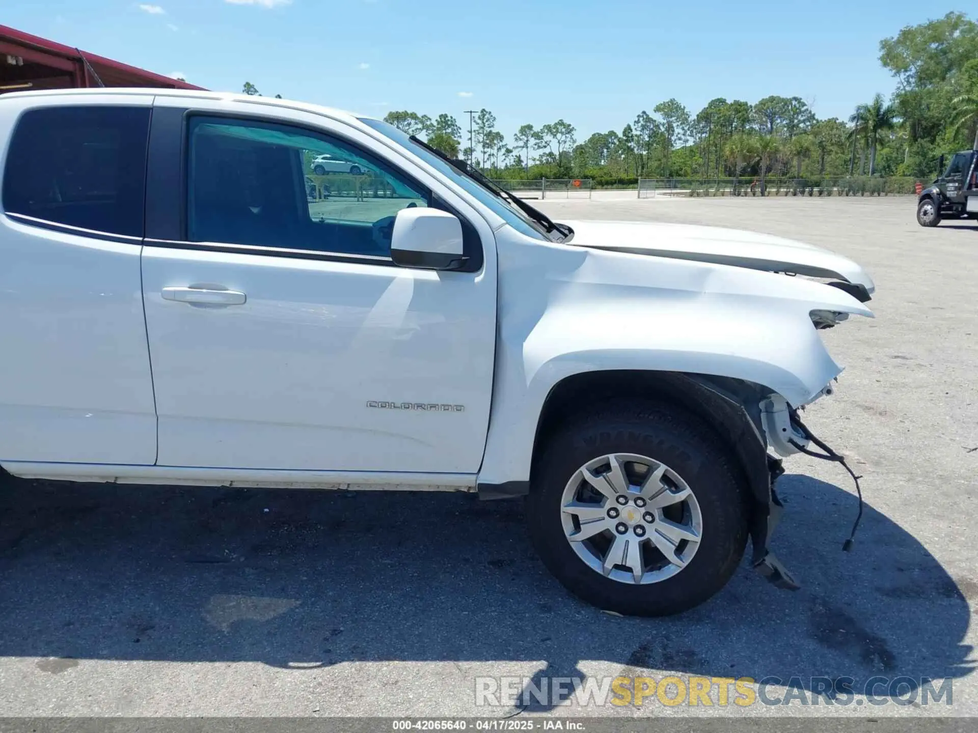 18 Photograph of a damaged car 1GCHSCEA5M1247241 CHEVROLET COLORADO 2021