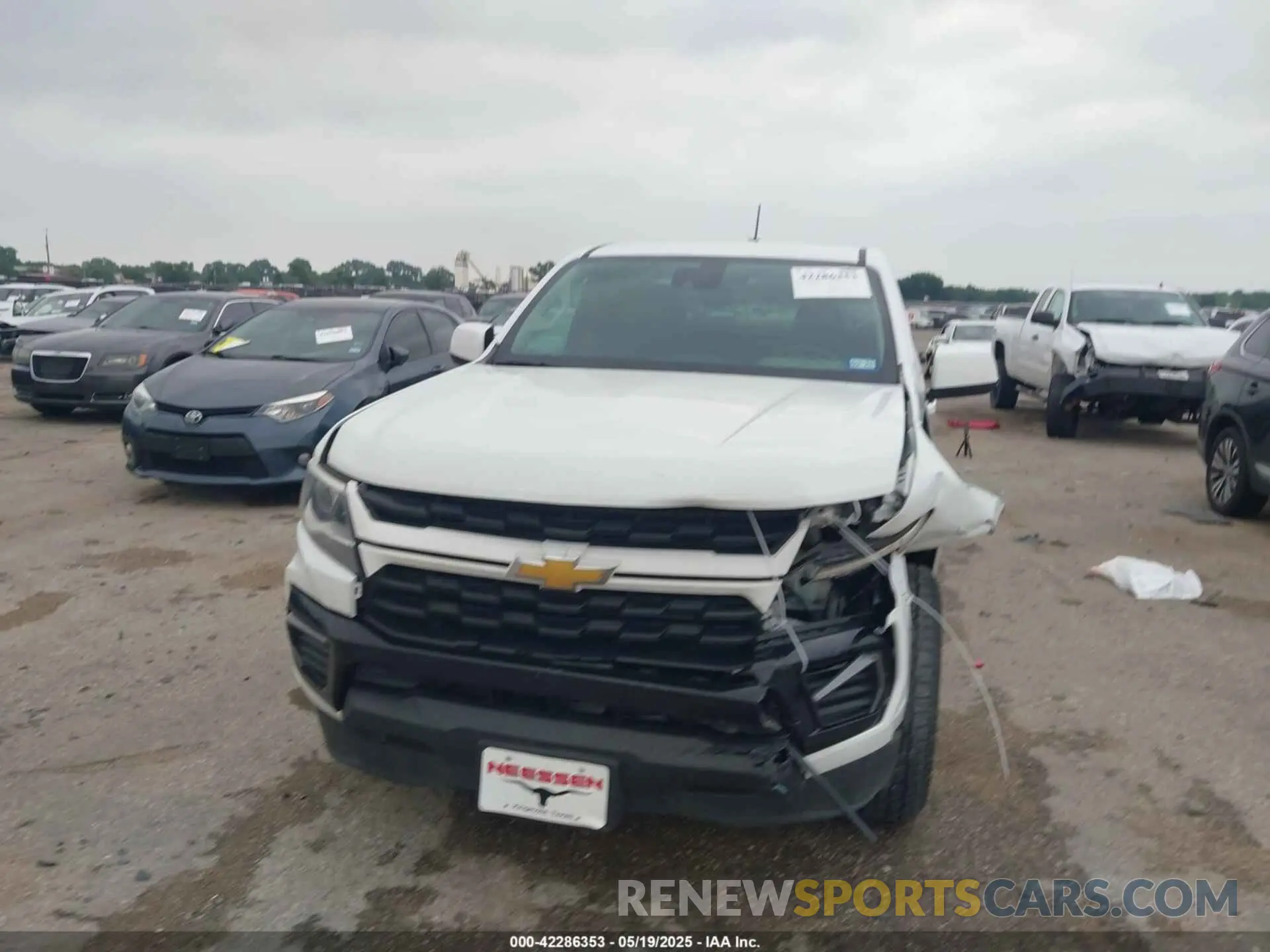 12 Photograph of a damaged car 1GCHSCEA7M1286915 CHEVROLET COLORADO 2021
