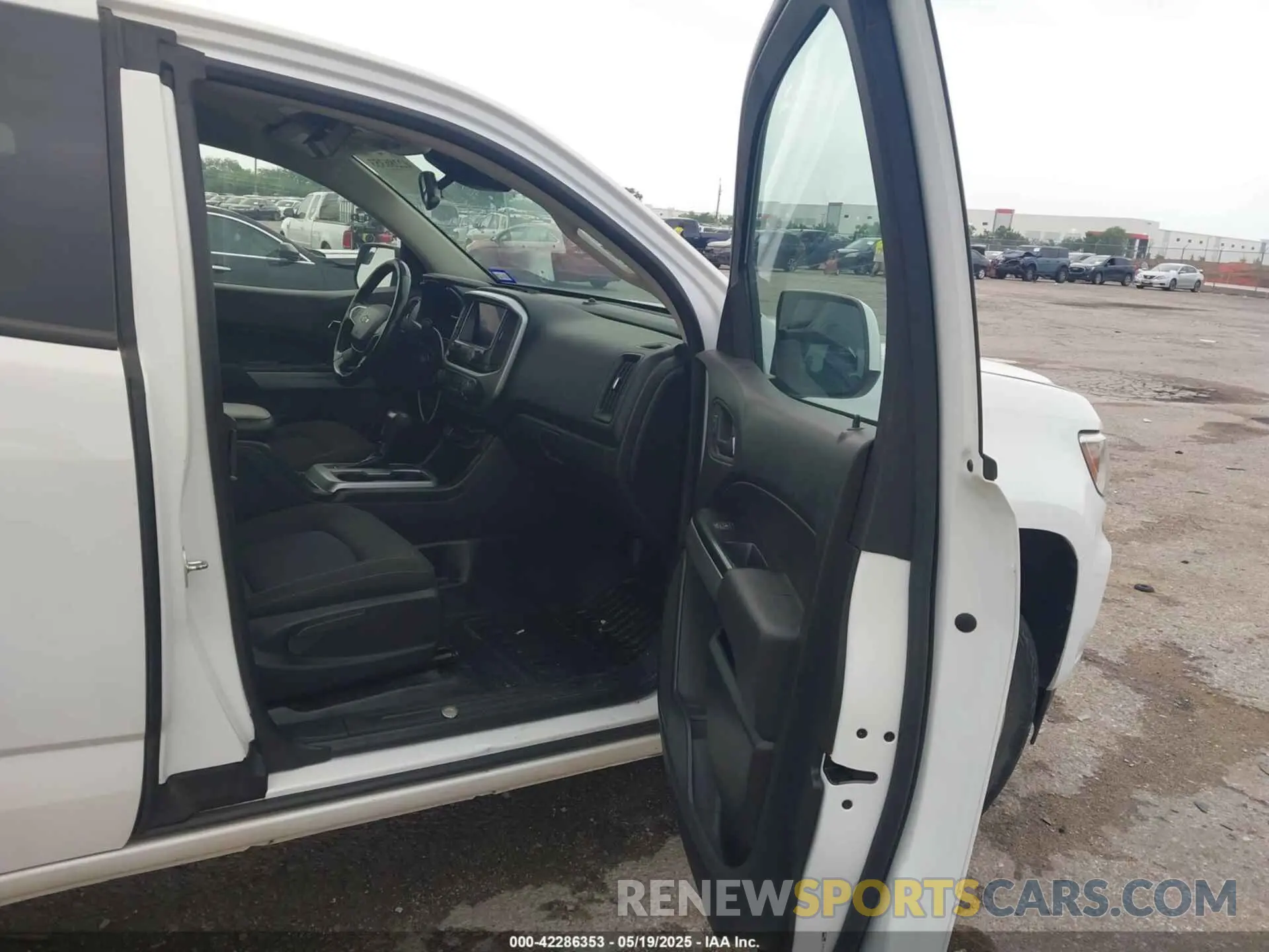 5 Photograph of a damaged car 1GCHSCEA7M1286915 CHEVROLET COLORADO 2021