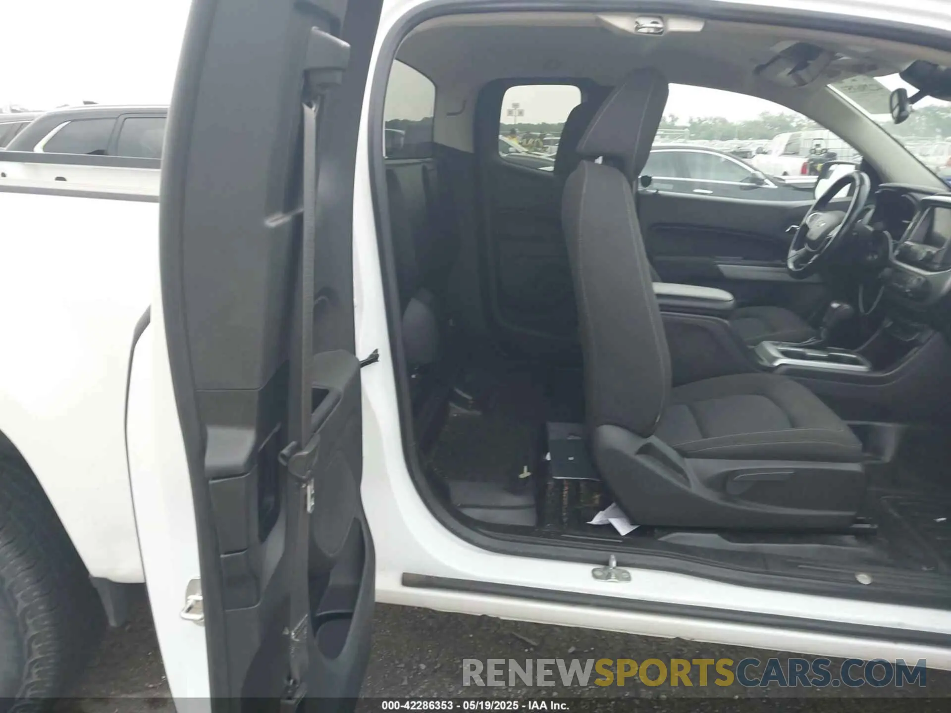 8 Photograph of a damaged car 1GCHSCEA7M1286915 CHEVROLET COLORADO 2021