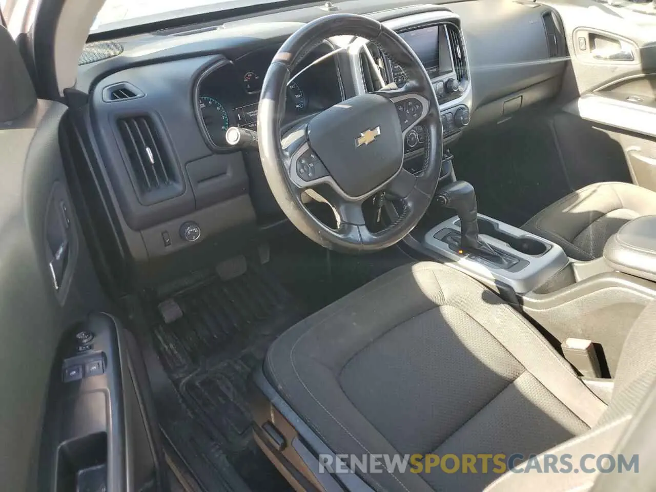 8 Photograph of a damaged car 1GCHSCEA8M1288706 CHEVROLET COLORADO 2021