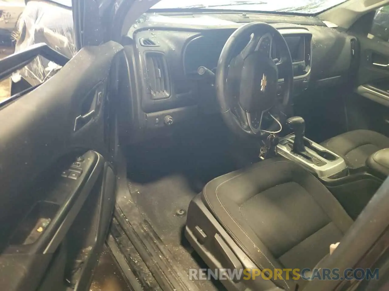 8 Photograph of a damaged car 1GCHSCEN2M1294794 CHEVROLET COLORADO 2021