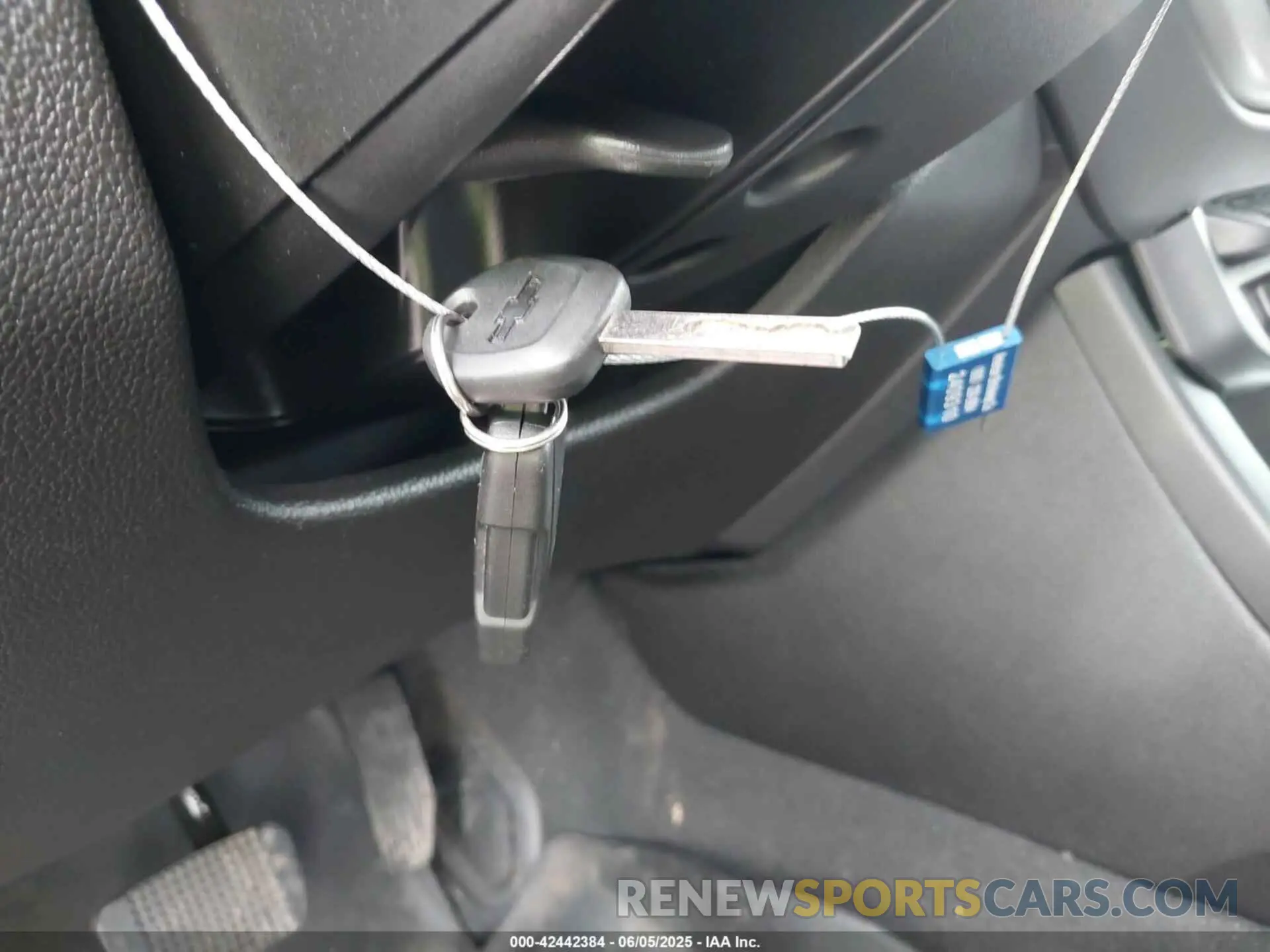 11 Photograph of a damaged car 1GCHSCEN3M1297381 CHEVROLET COLORADO 2021
