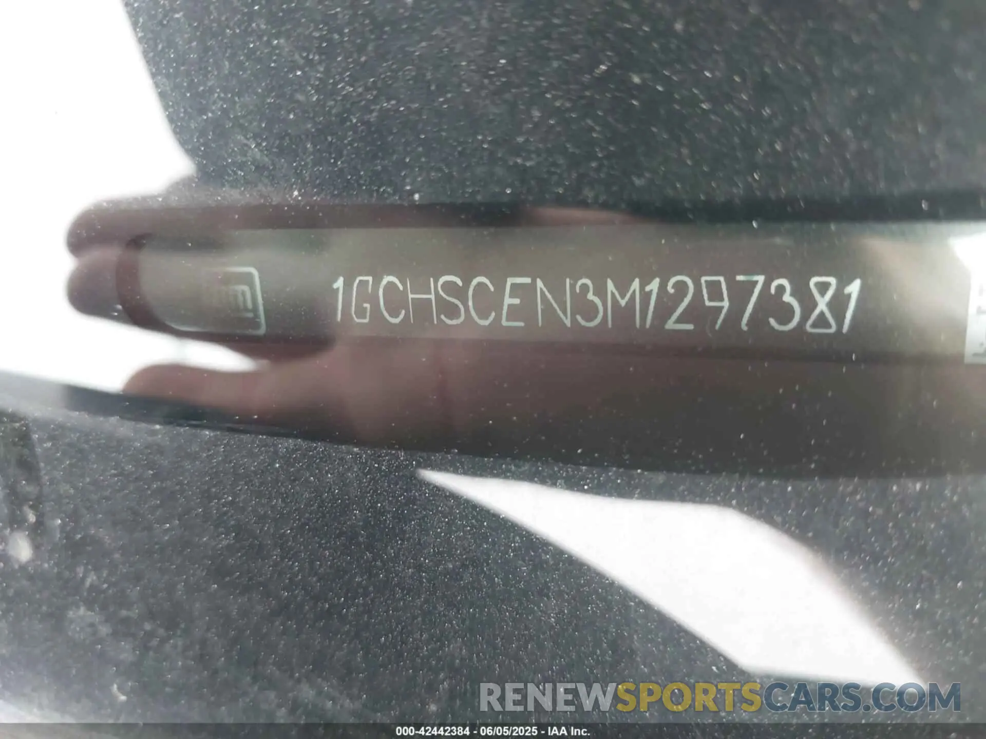 17 Photograph of a damaged car 1GCHSCEN3M1297381 CHEVROLET COLORADO 2021