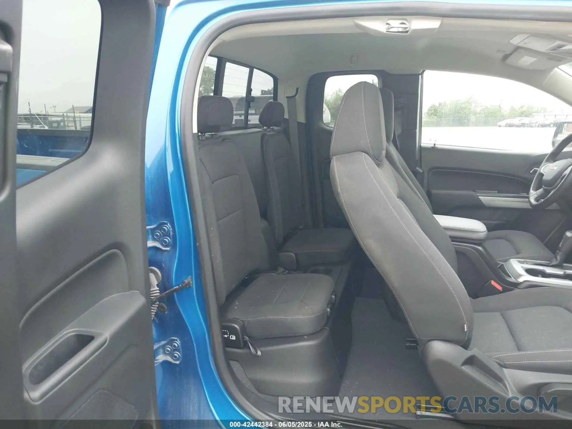 8 Photograph of a damaged car 1GCHSCEN3M1297381 CHEVROLET COLORADO 2021