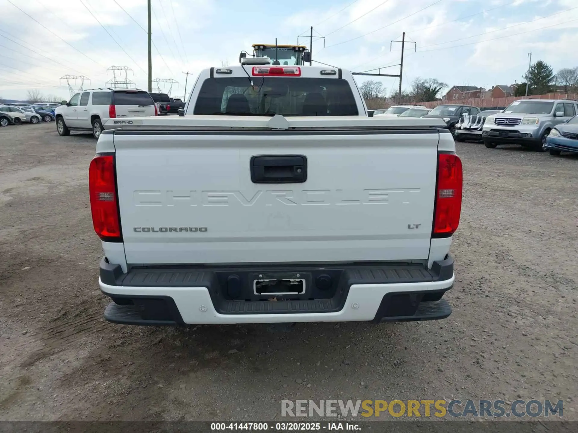 17 Photograph of a damaged car 1GCHTCEA1M1253177 CHEVROLET COLORADO 2021