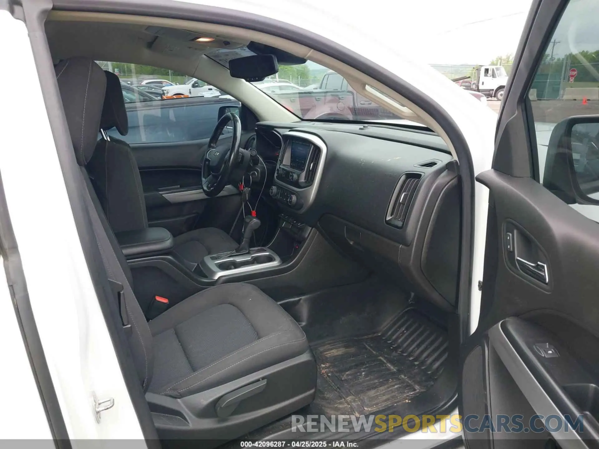 5 Photograph of a damaged car 1GCHTCEA5M1244692 CHEVROLET COLORADO 2021