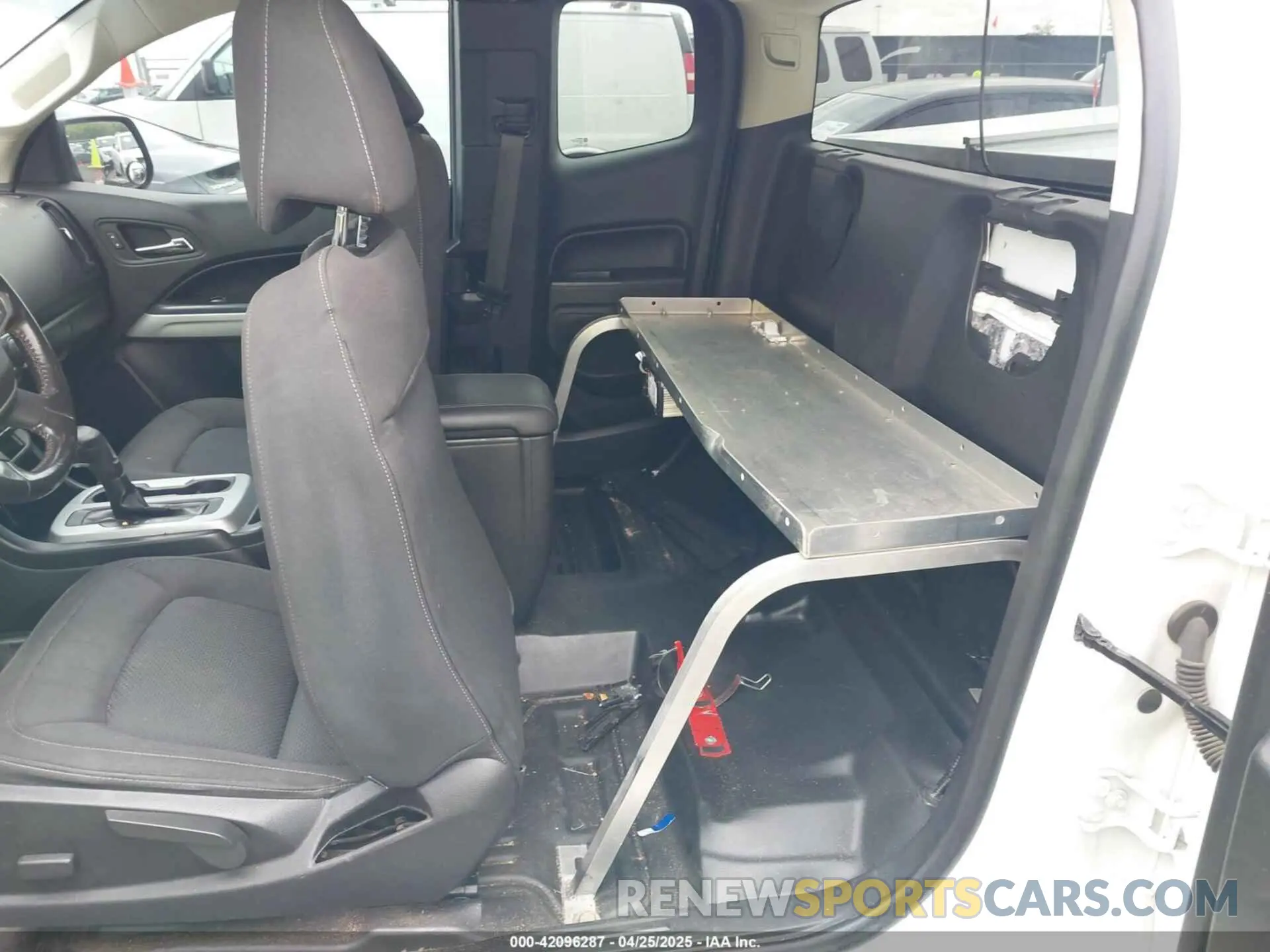 8 Photograph of a damaged car 1GCHTCEA5M1244692 CHEVROLET COLORADO 2021