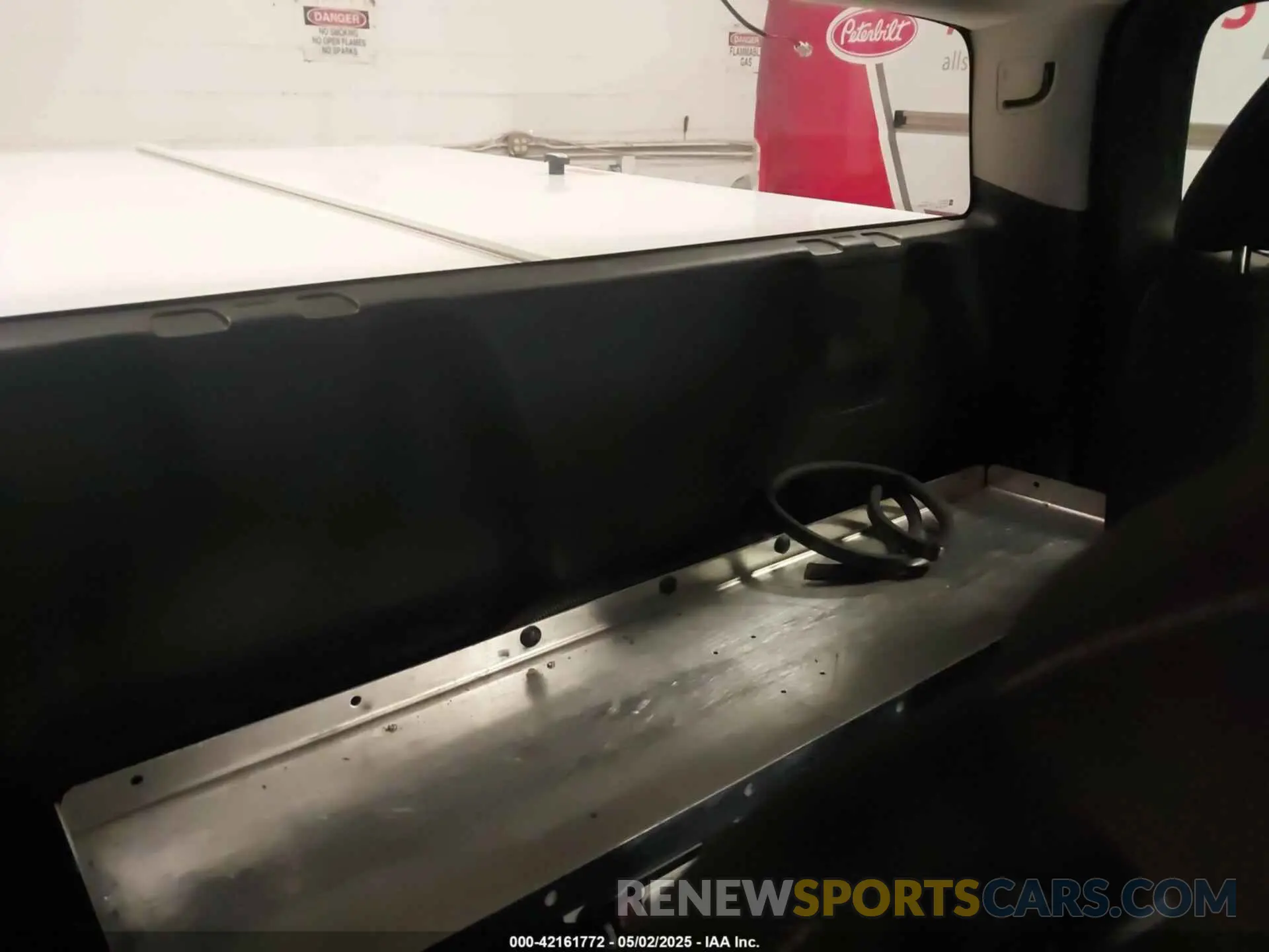 8 Photograph of a damaged car 1GCHTCEA9M1275685 CHEVROLET COLORADO 2021