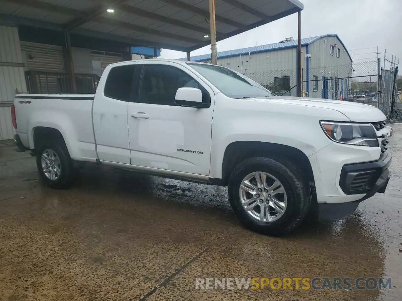 4 Photograph of a damaged car 1GCHTCEAXM1253310 CHEVROLET COLORADO 2021