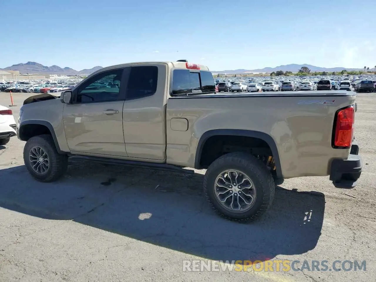2 Photograph of a damaged car 1GCRTEEN8M1172812 CHEVROLET COLORADO 2021