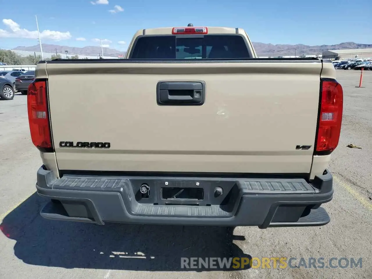 6 Photograph of a damaged car 1GCRTEEN8M1172812 CHEVROLET COLORADO 2021