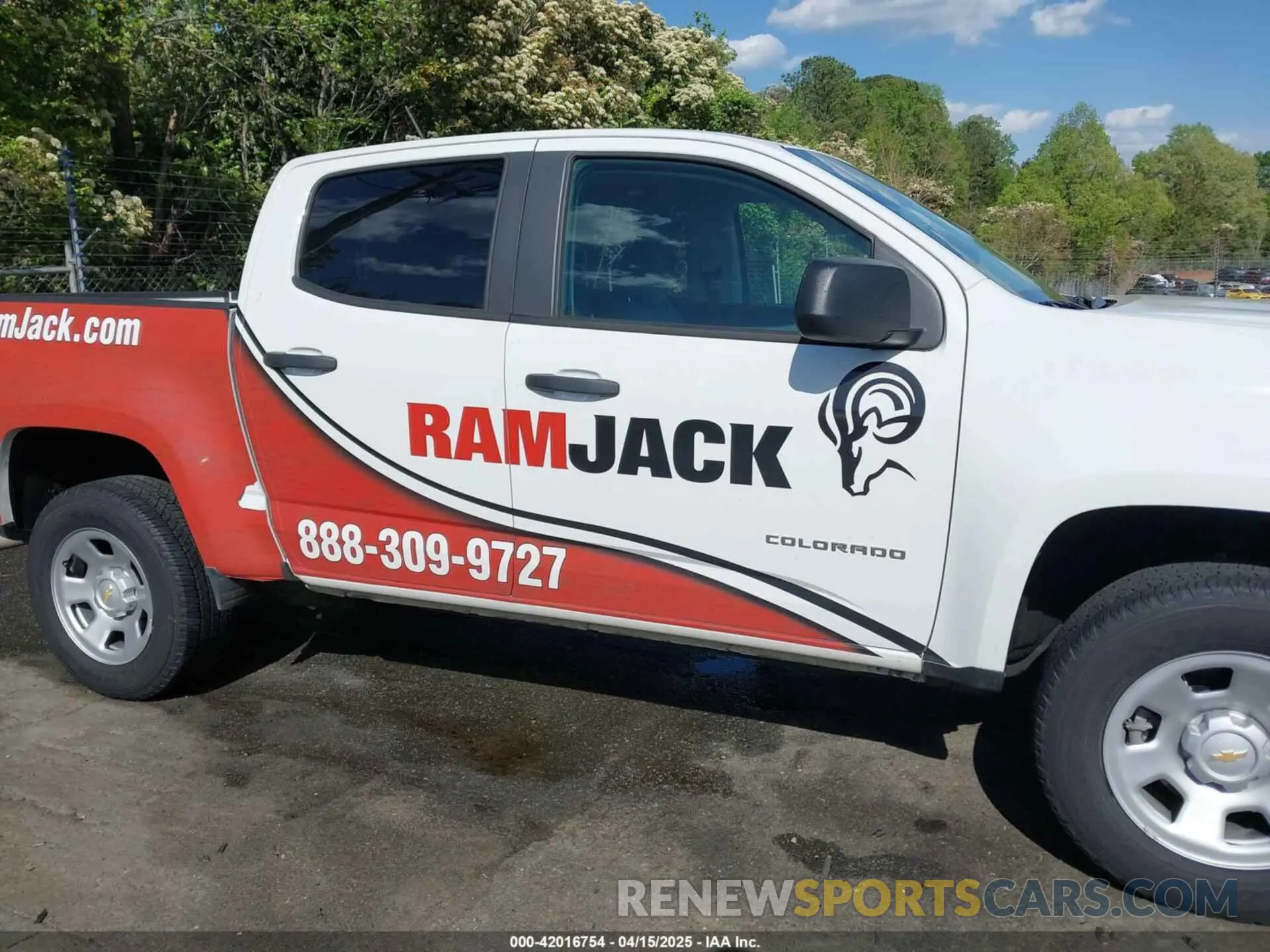 13 Photograph of a damaged car 1GCGSBEA6N1265318 CHEVROLET COLORADO 2022