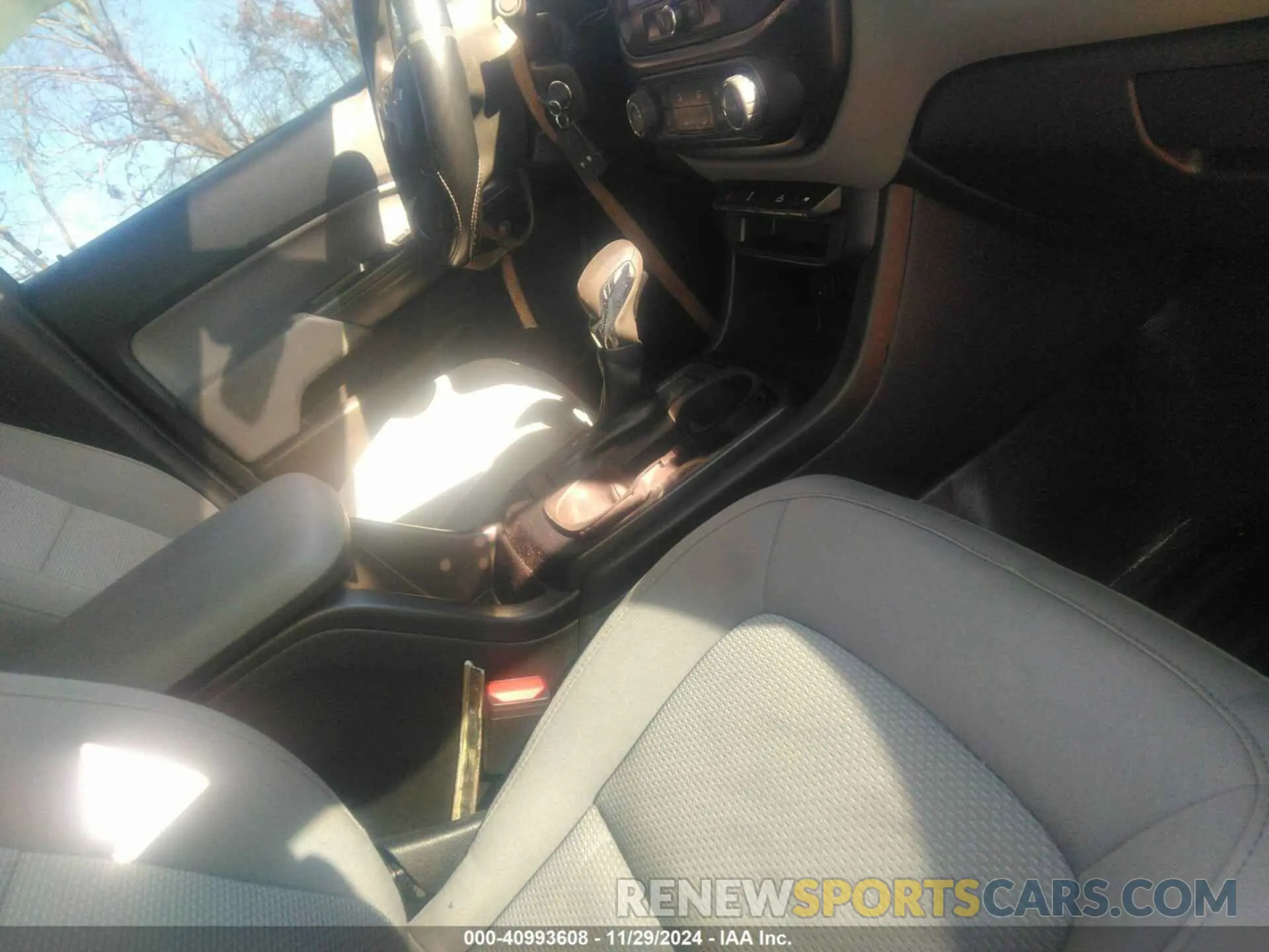 5 Photograph of a damaged car 1GCGSBEN4N1147688 CHEVROLET COLORADO 2022
