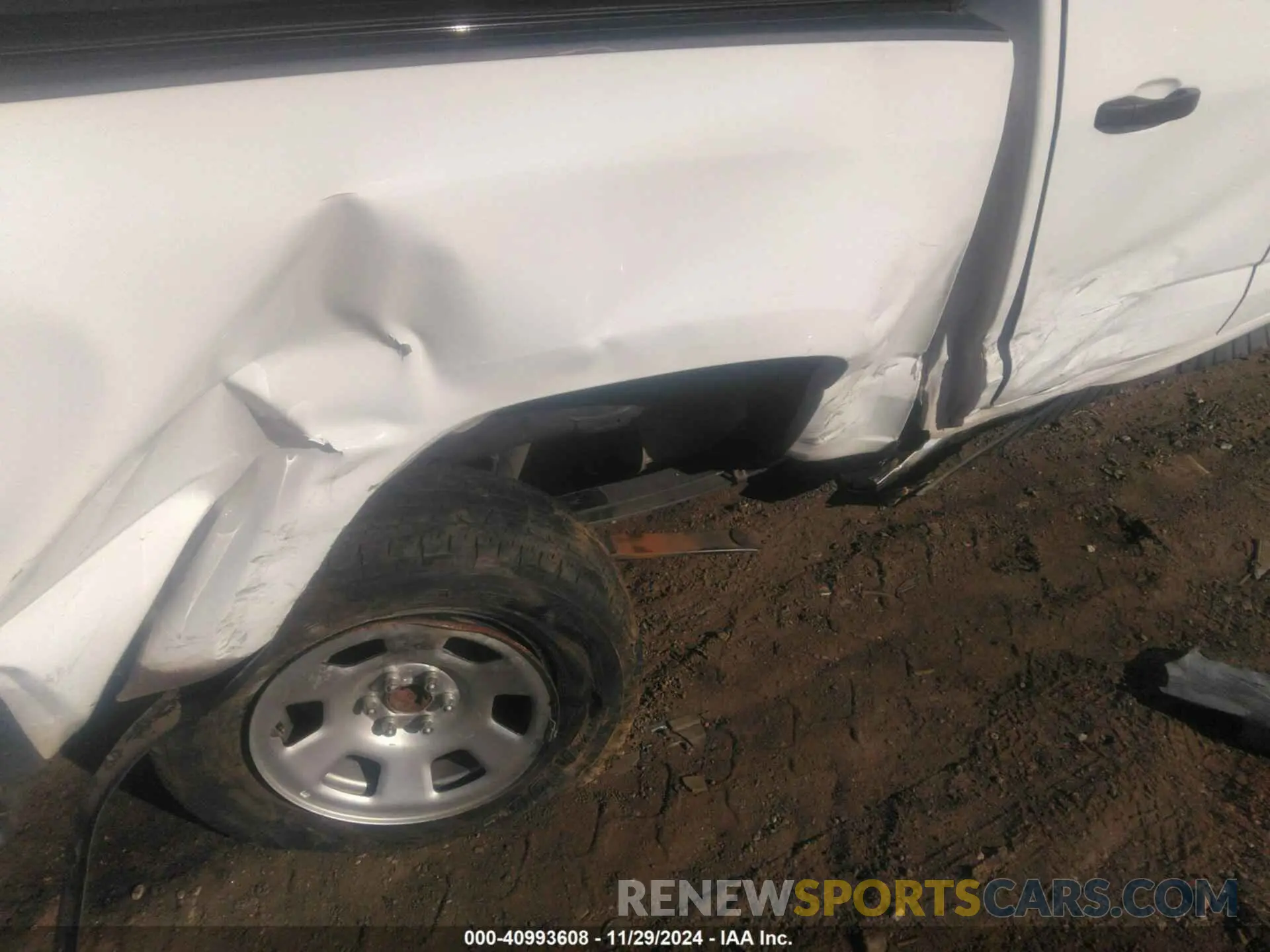 6 Photograph of a damaged car 1GCGSBEN4N1147688 CHEVROLET COLORADO 2022