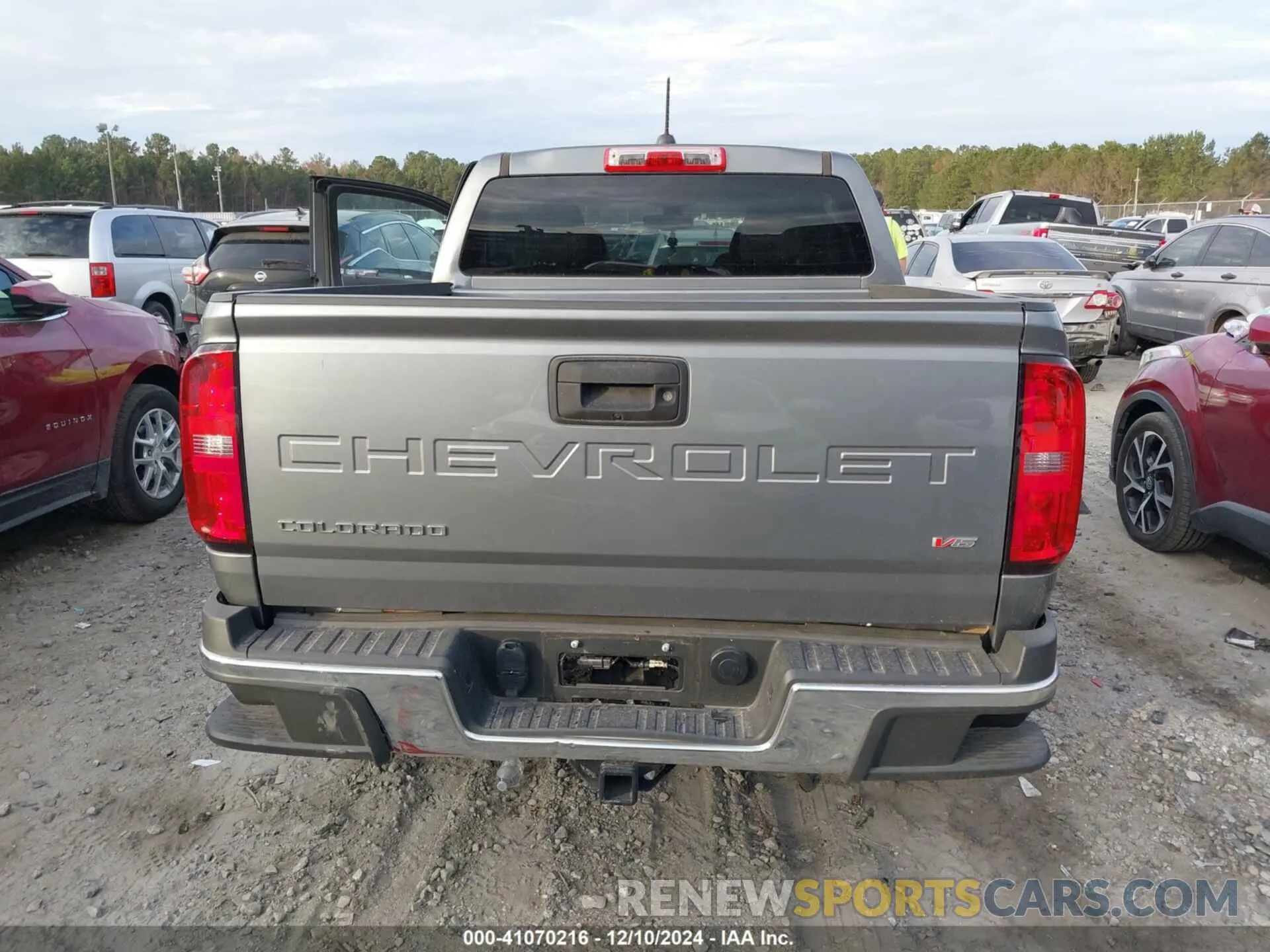 17 Photograph of a damaged car 1GCGSBEN4N1319525 CHEVROLET COLORADO 2022