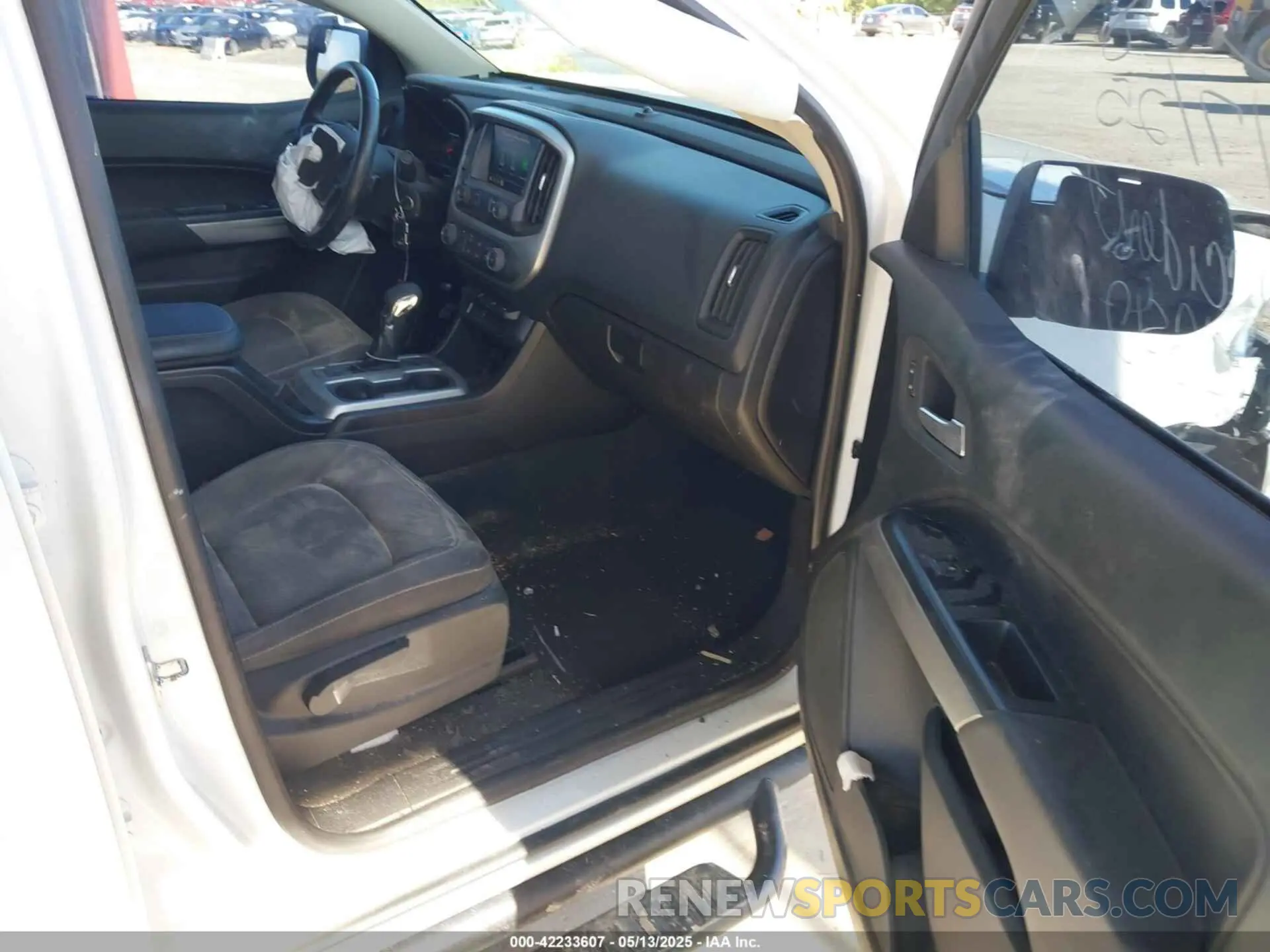 5 Photograph of a damaged car 1GCGSCEN8N1212483 CHEVROLET COLORADO 2022