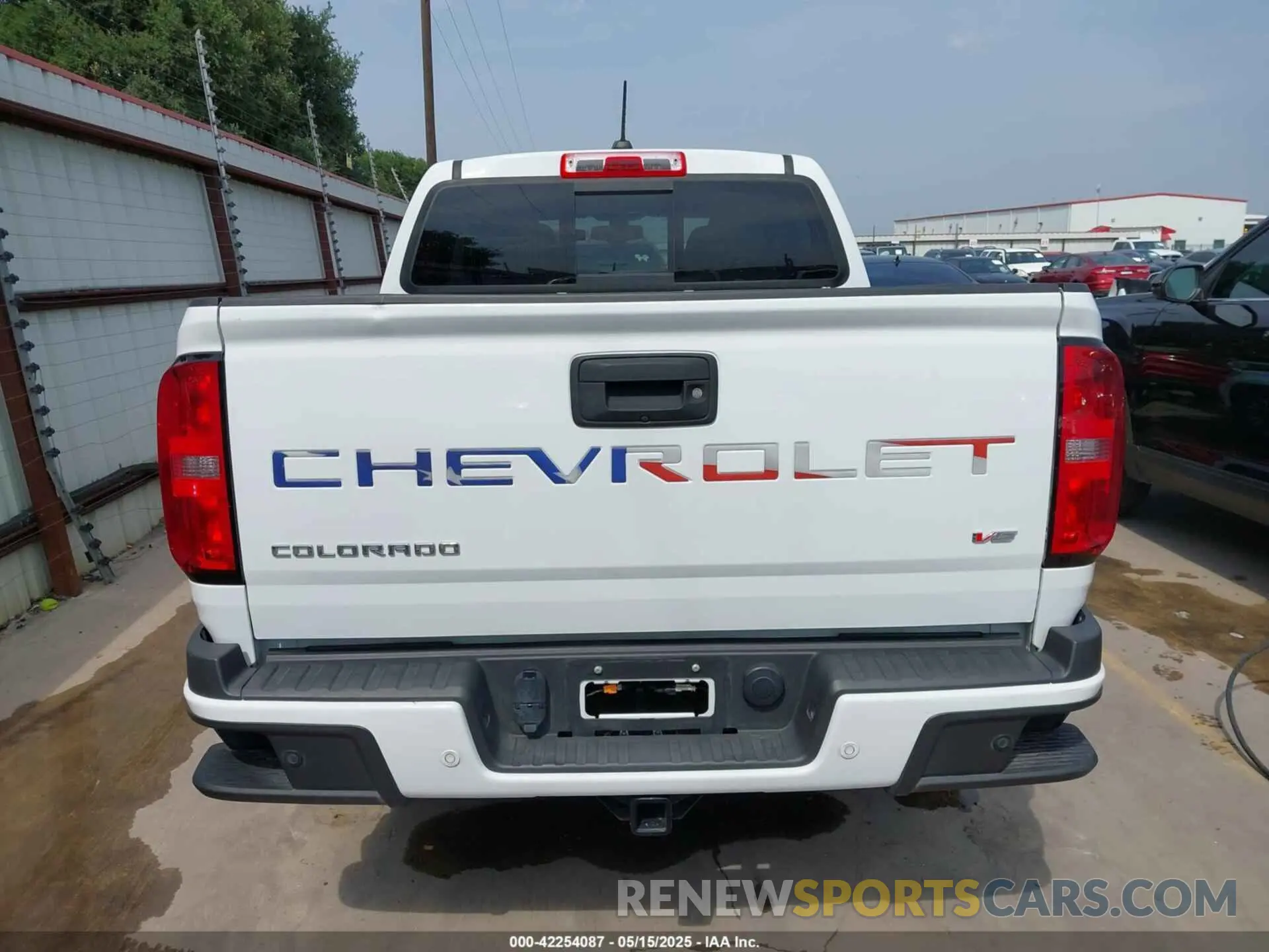 16 Photograph of a damaged car 1GCGSDENXN1194641 CHEVROLET COLORADO 2022