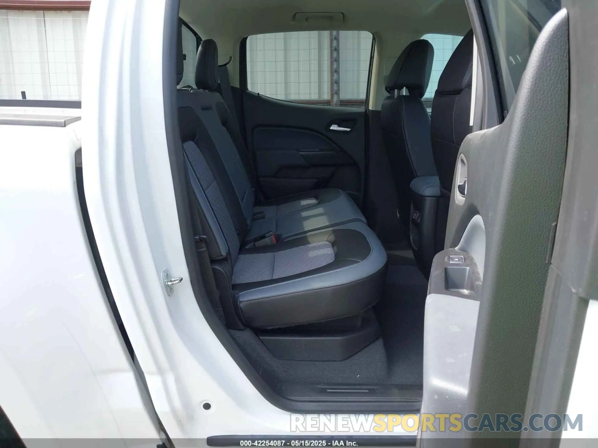 8 Photograph of a damaged car 1GCGSDENXN1194641 CHEVROLET COLORADO 2022