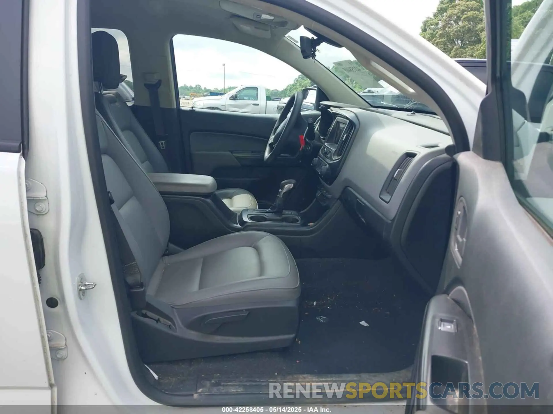 5 Photograph of a damaged car 1GCGTBEN0N1136281 CHEVROLET COLORADO 2022