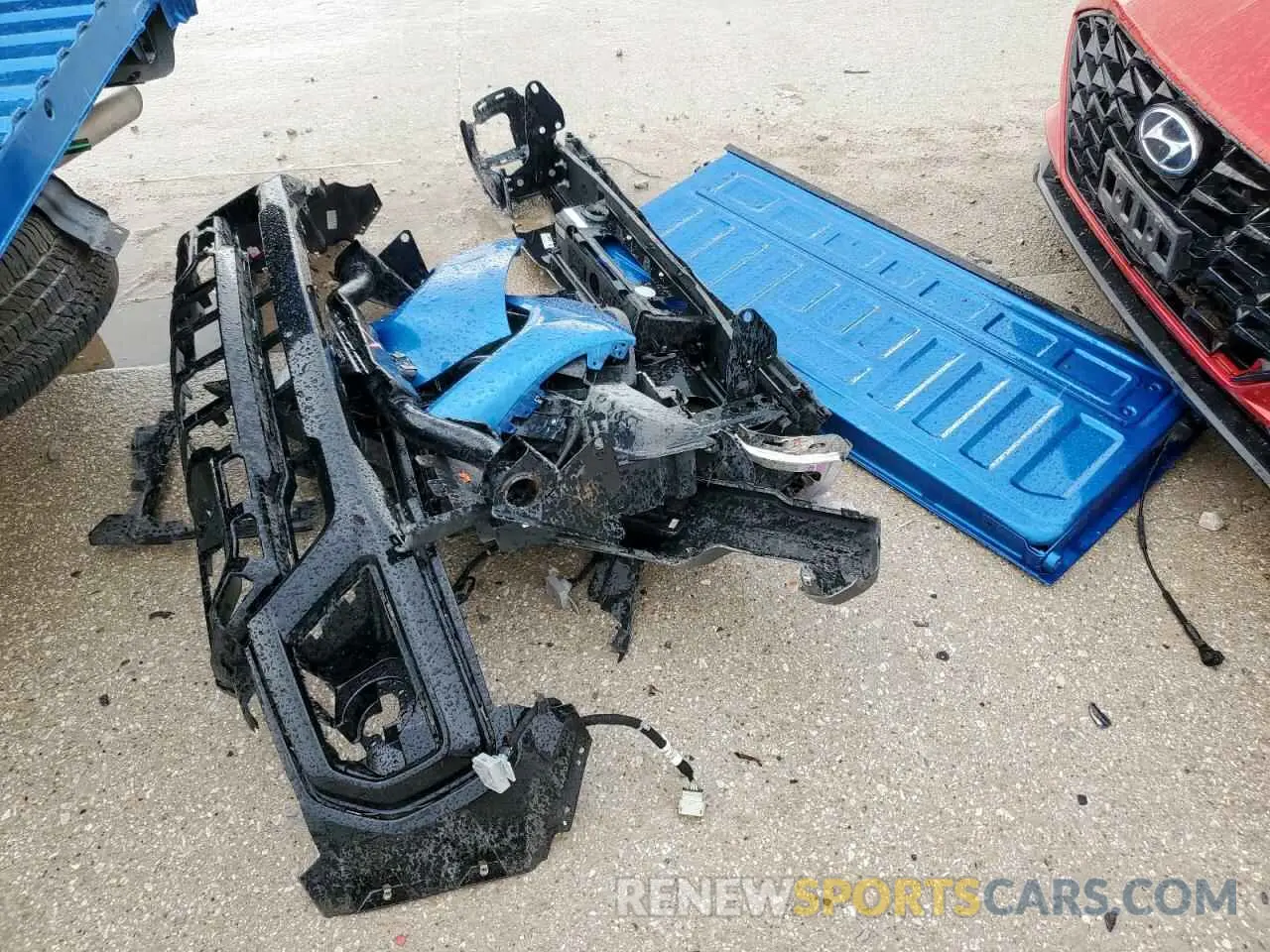 12 Photograph of a damaged car 1GCGTBEN1N1104312 CHEVROLET COLORADO 2022