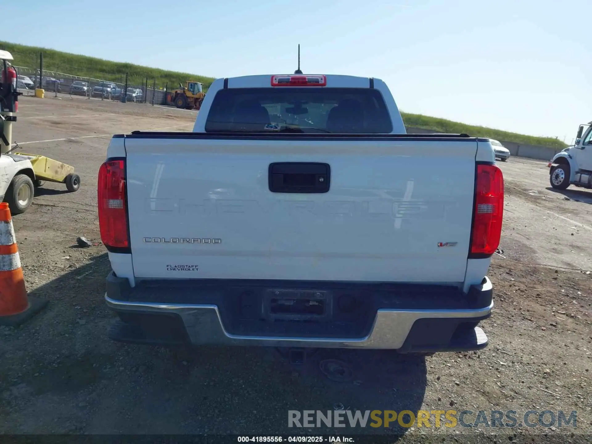 17 Photograph of a damaged car 1GCGTBEN7N1284766 CHEVROLET COLORADO 2022