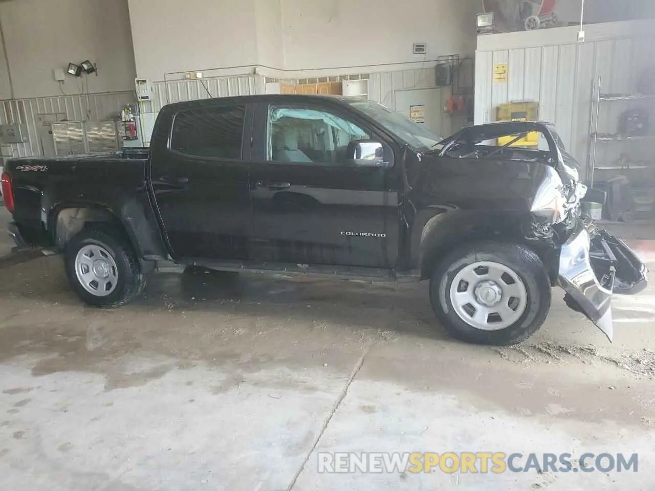 4 Photograph of a damaged car 1GCGTBENXN1120685 CHEVROLET COLORADO 2022