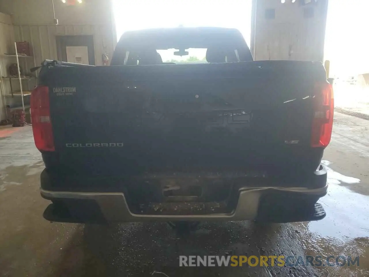 6 Photograph of a damaged car 1GCGTBENXN1120685 CHEVROLET COLORADO 2022