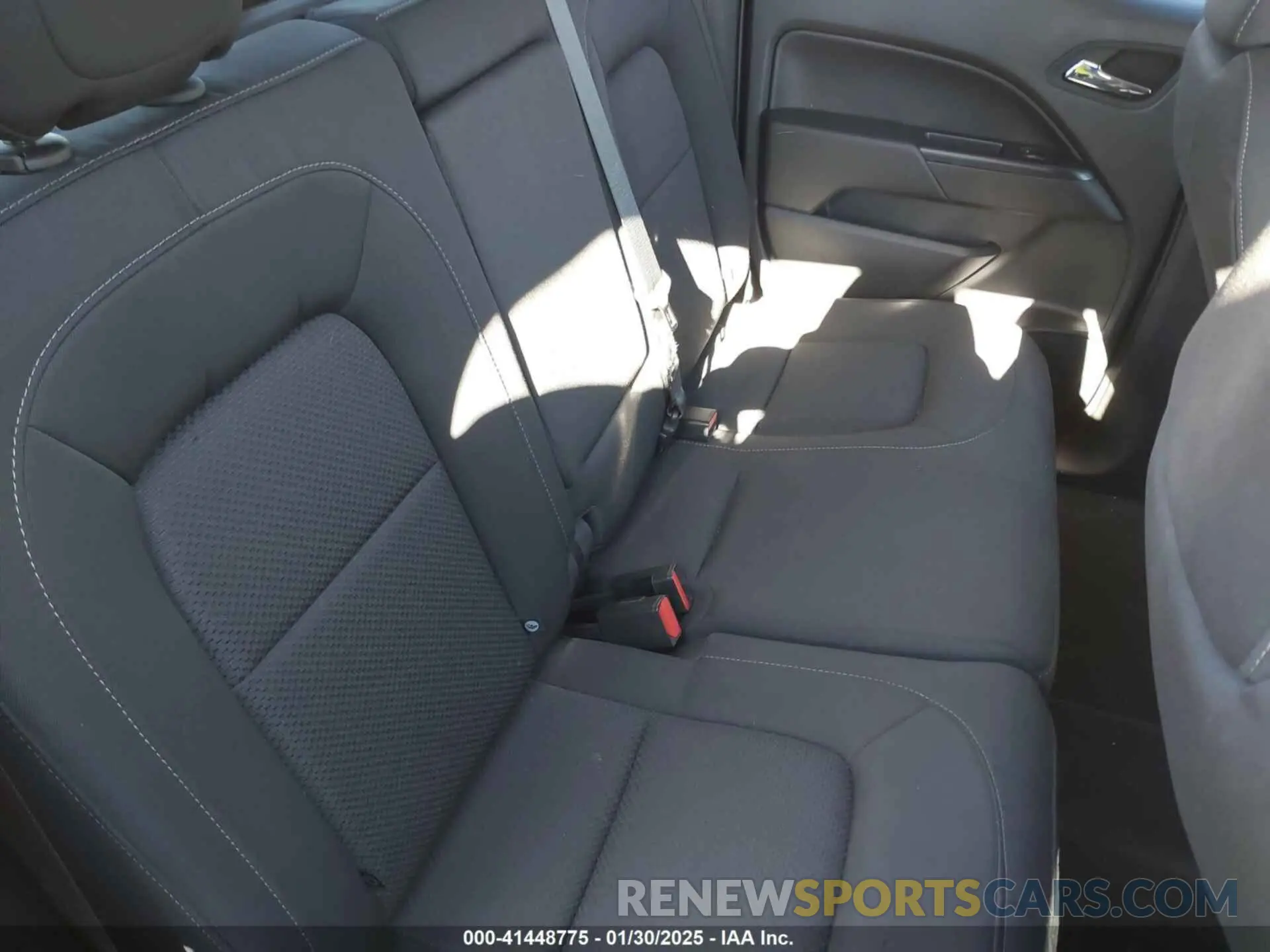 8 Photograph of a damaged car 1GCGTCEN4N1111860 CHEVROLET COLORADO 2022