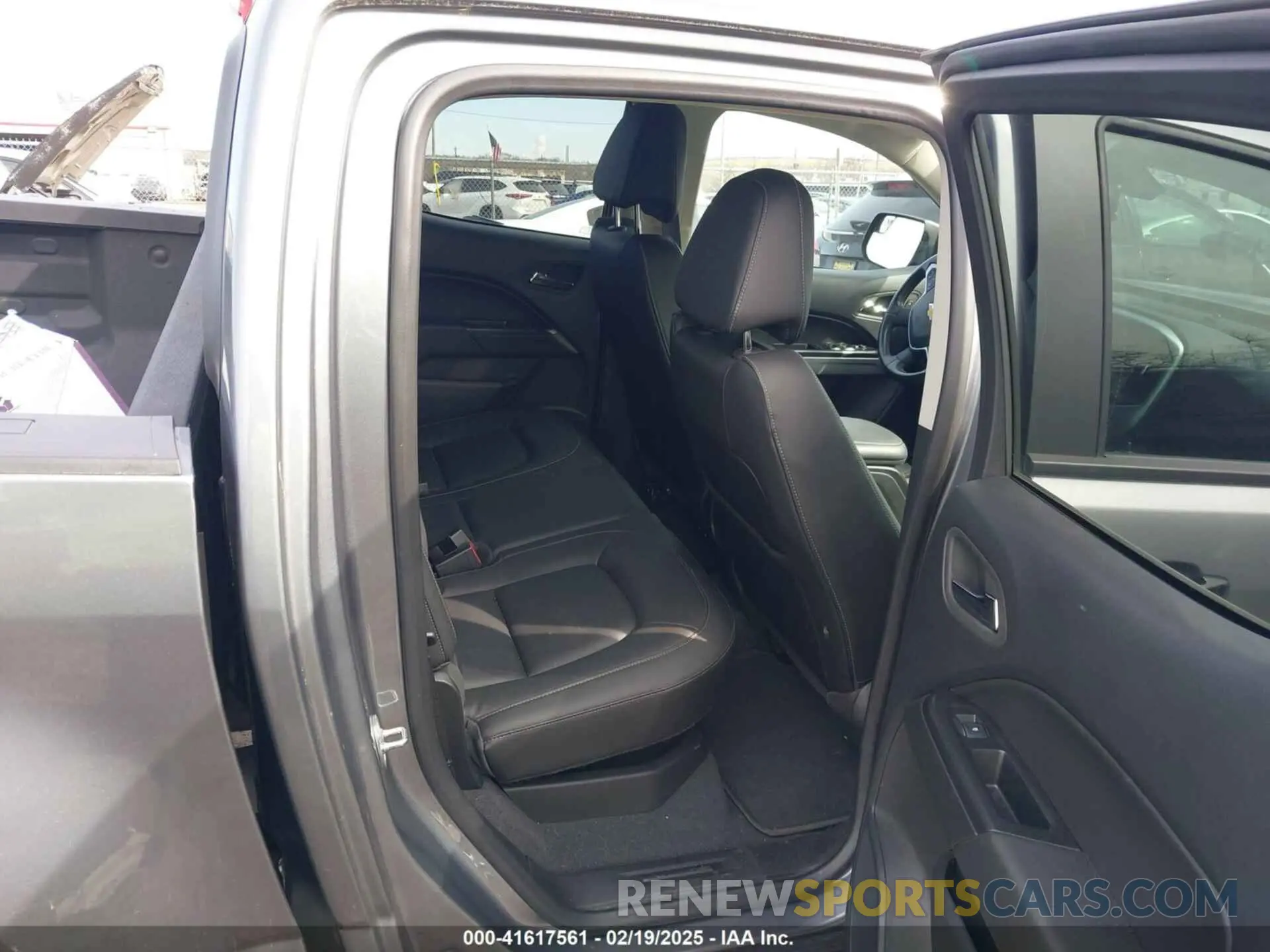 8 Photograph of a damaged car 1GCGTCEN7N1145713 CHEVROLET COLORADO 2022
