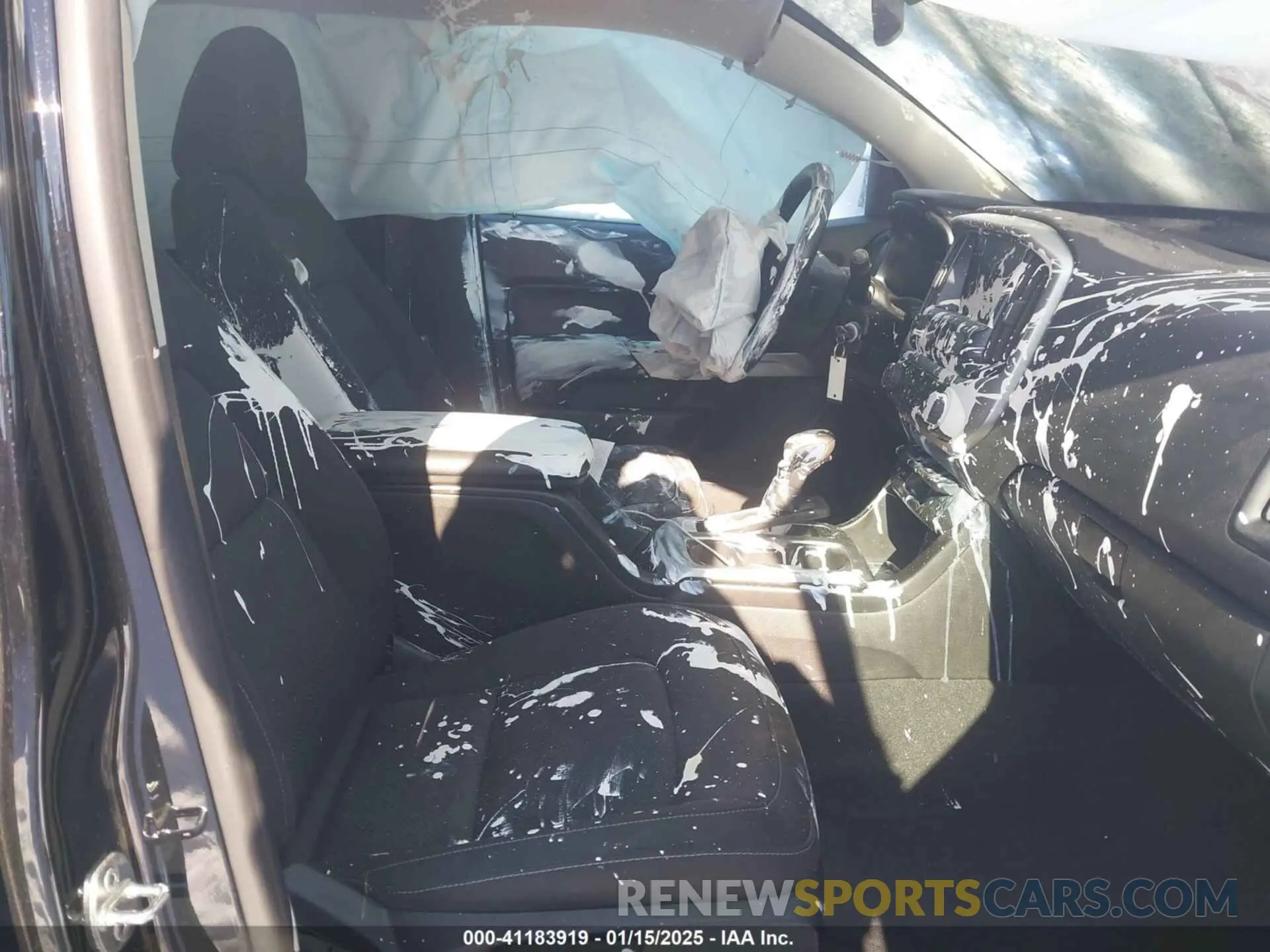 5 Photograph of a damaged car 1GCGTCENXN1123852 CHEVROLET COLORADO 2022