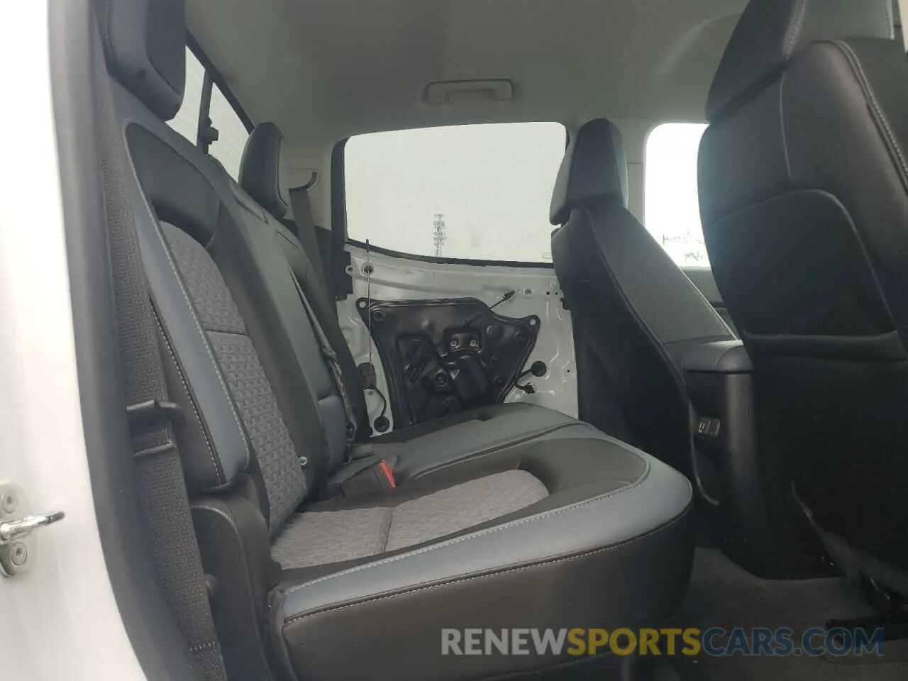 10 Photograph of a damaged car 1GCGTDEN0N1164190 CHEVROLET COLORADO 2022