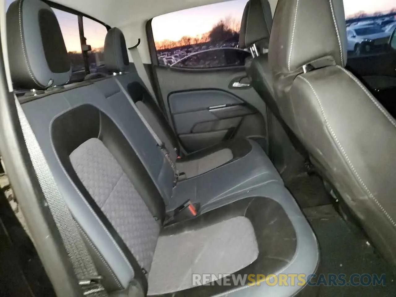10 Photograph of a damaged car 1GCGTDEN0N1306960 CHEVROLET COLORADO 2022