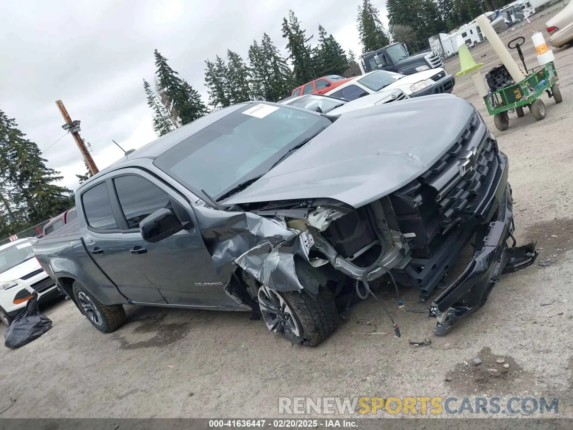 13 Photograph of a damaged car 1GCGTDEN1N1305834 CHEVROLET COLORADO 2022
